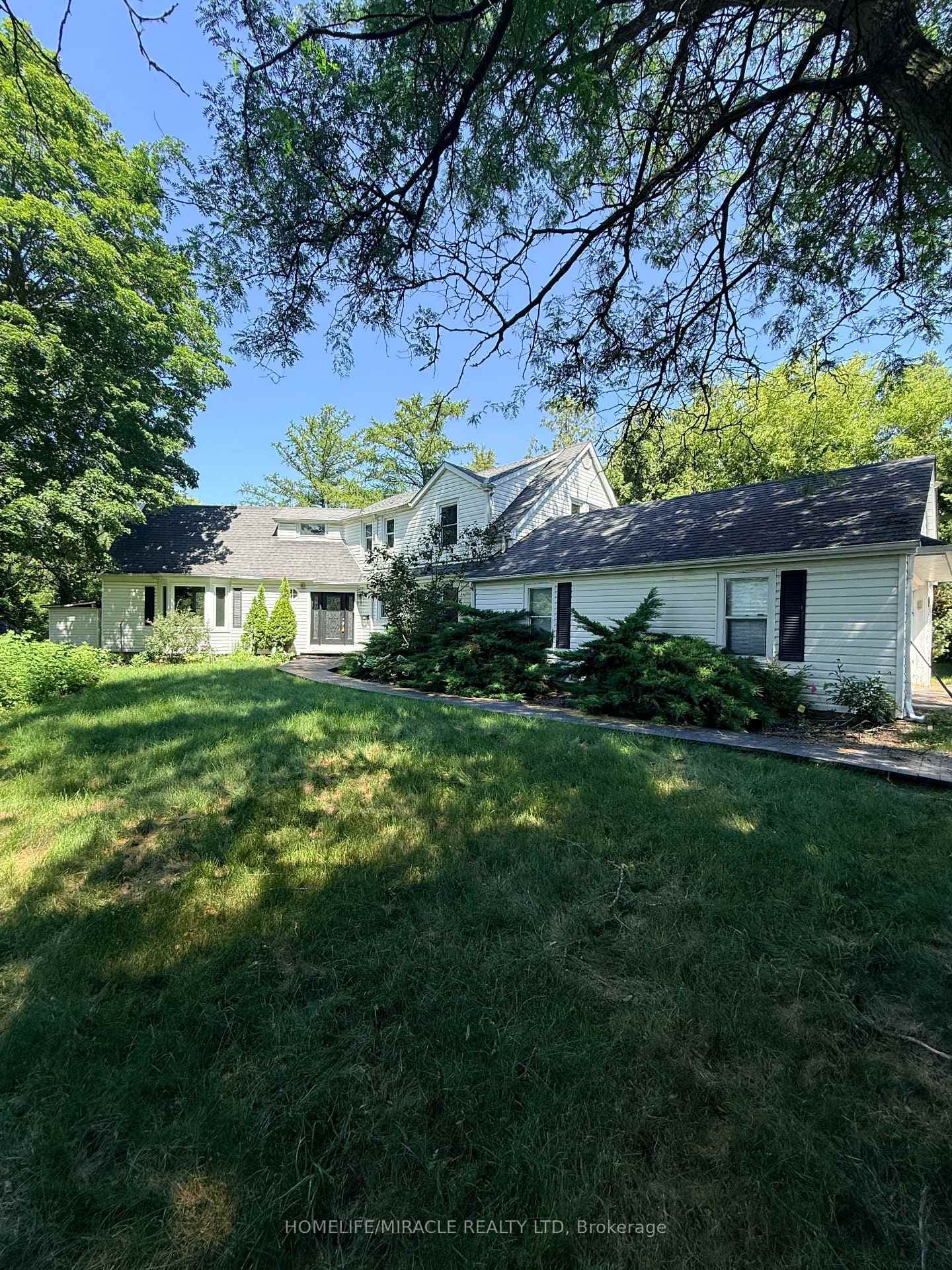 10 Yorkton Boulevard