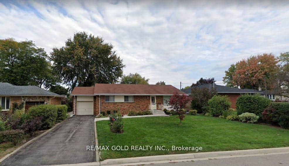 18 Suburban Drive
