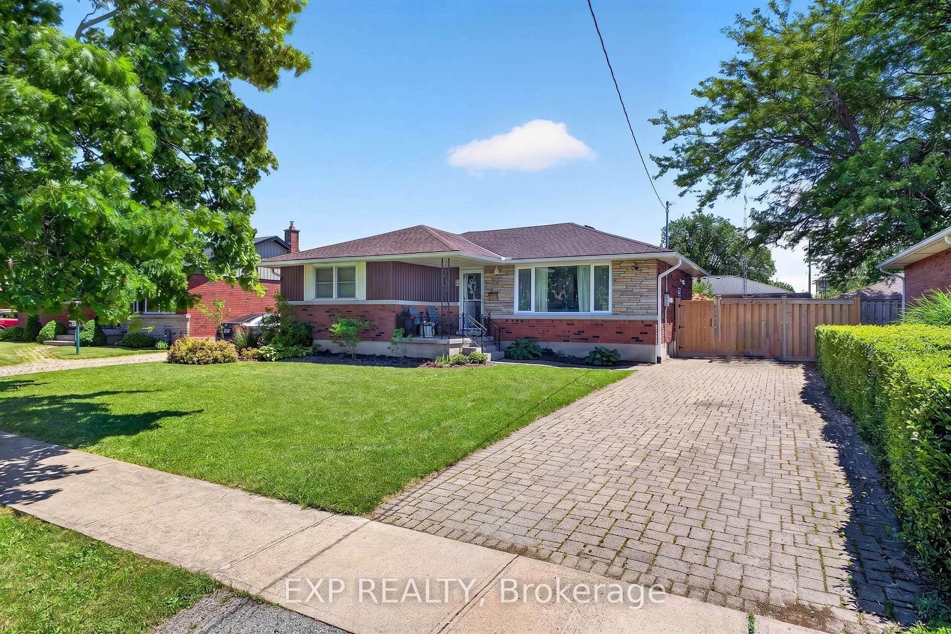 8 Dunraven Avenue