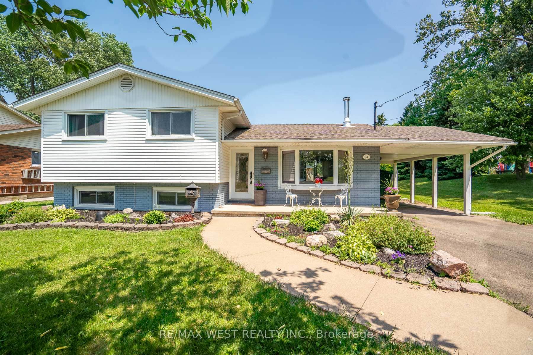 Welcome to 41 Rita st