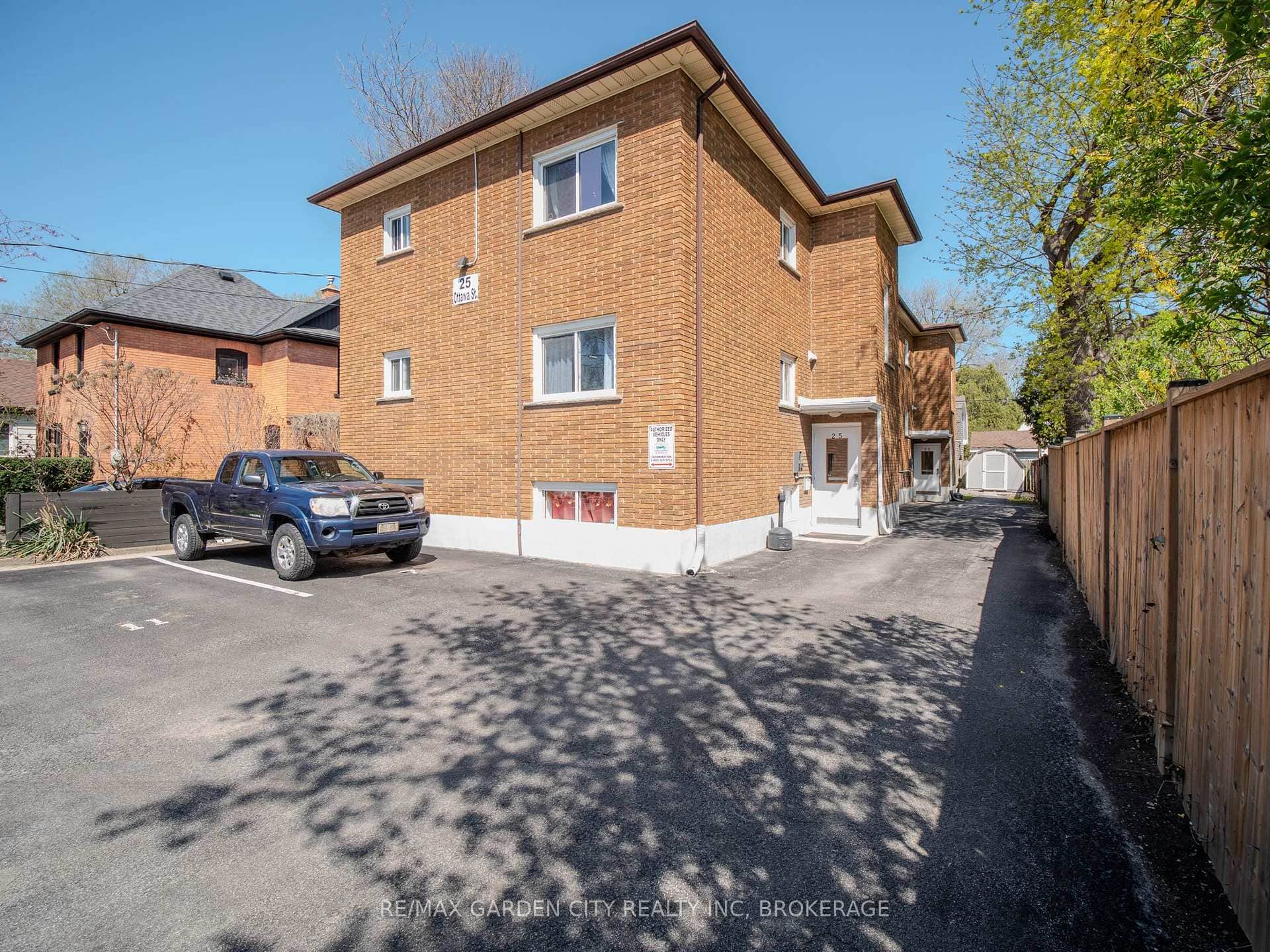 25 Ottawa Street
