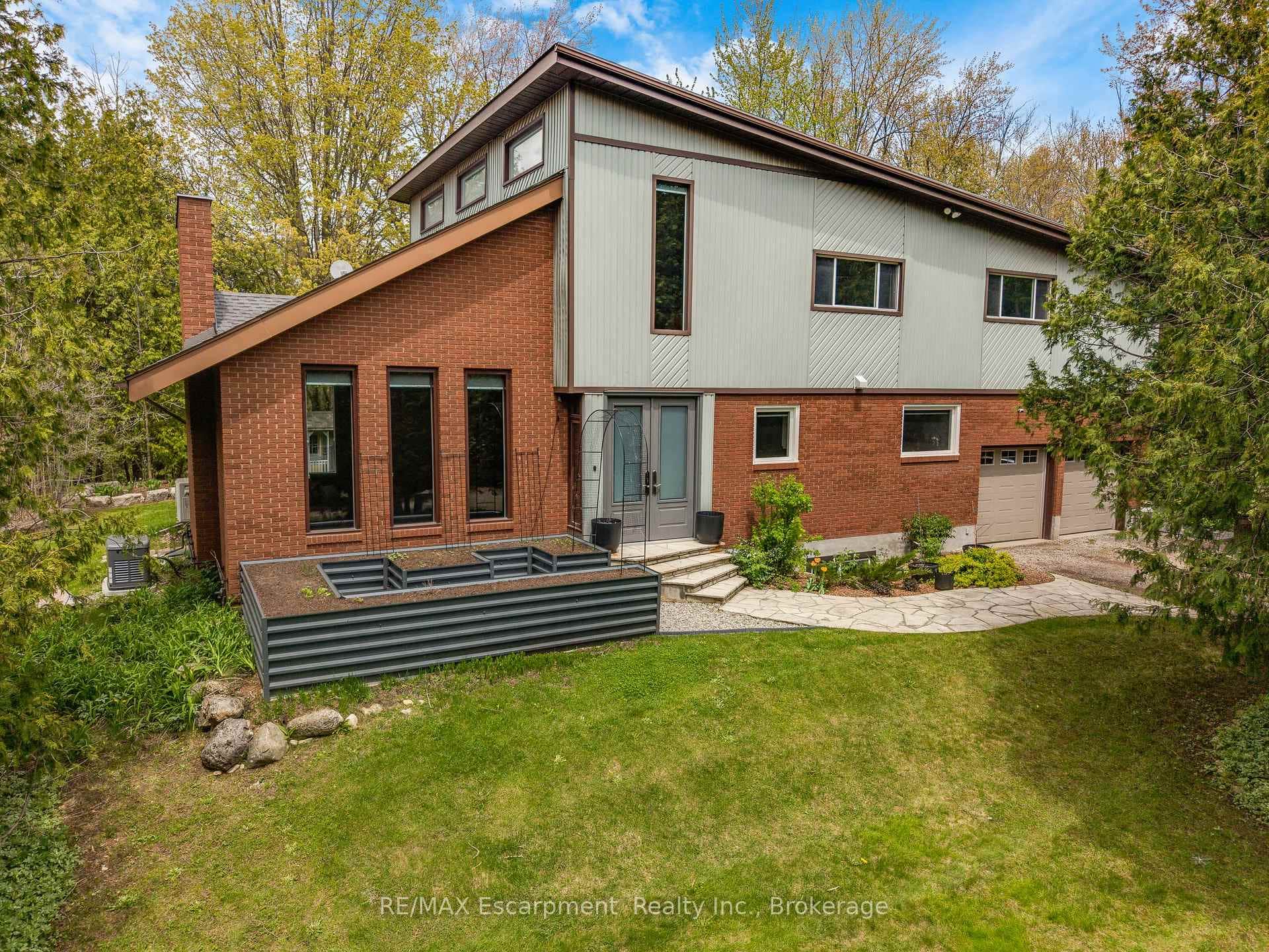 2092 Highway 6 N/A