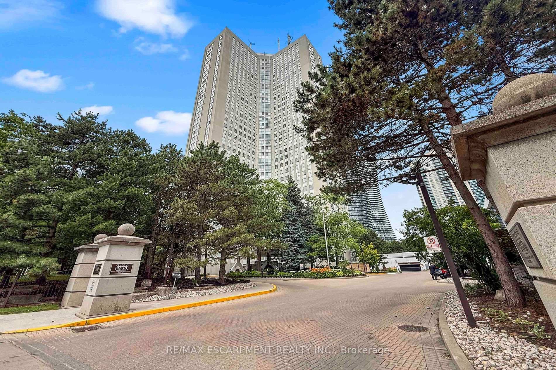 3650 Kaneff Crescent Unit 2804