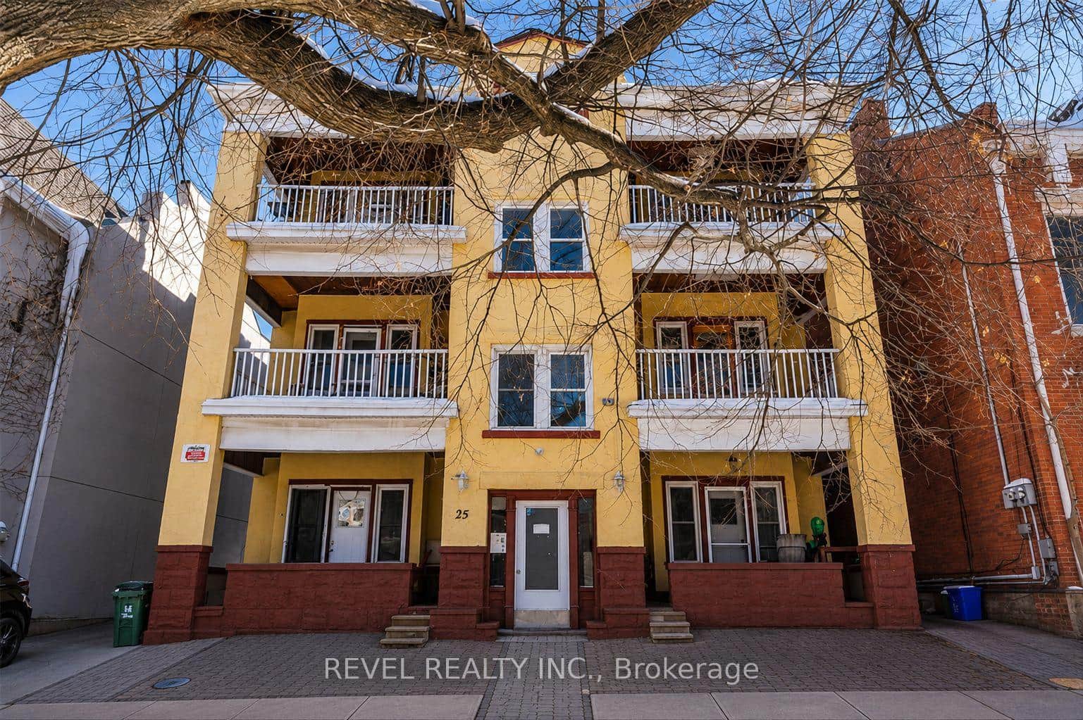 25 West Avenue
