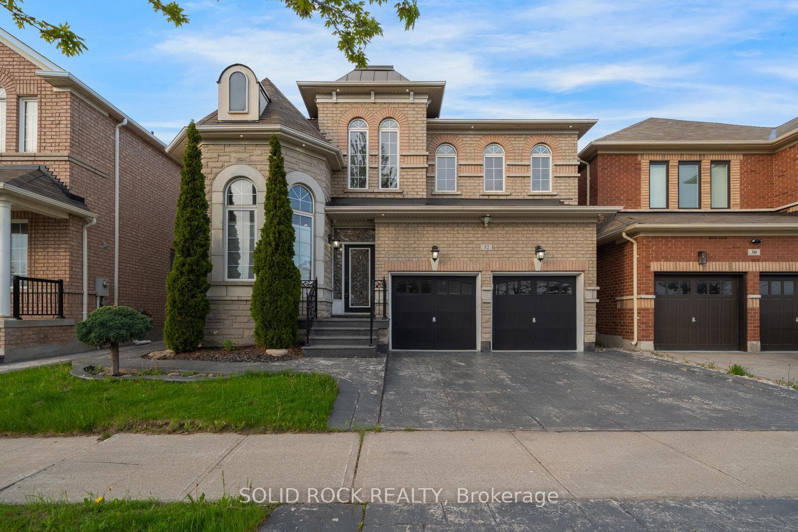 32 Albert Roffey Crescent