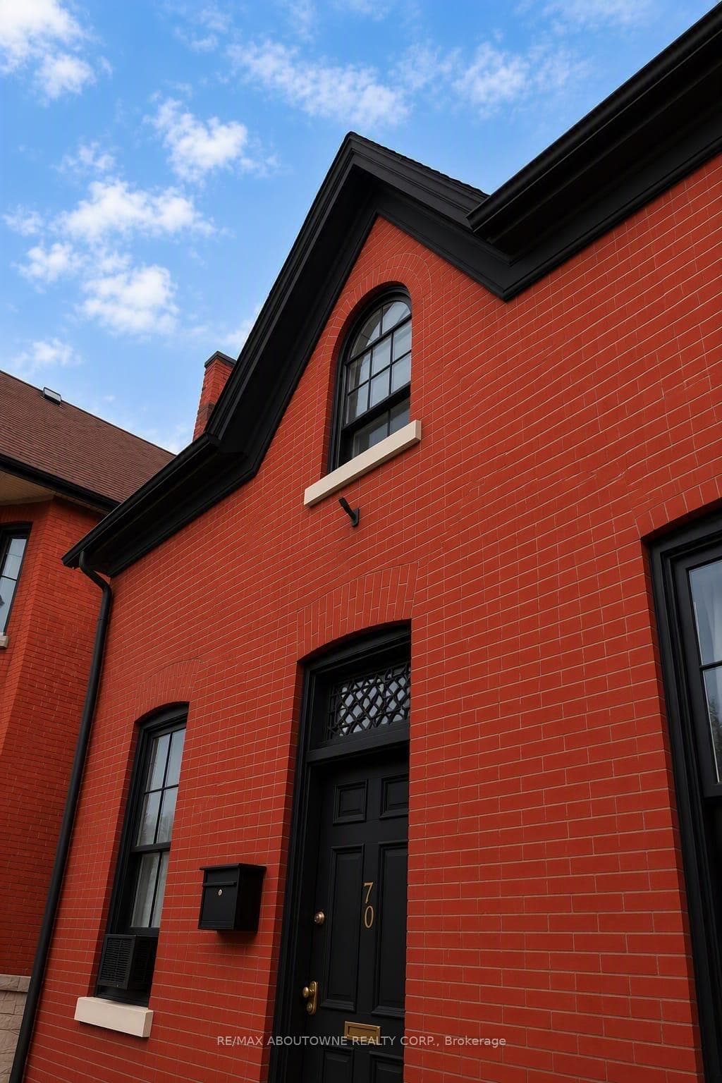 70 Wellington Street Unit Upper level