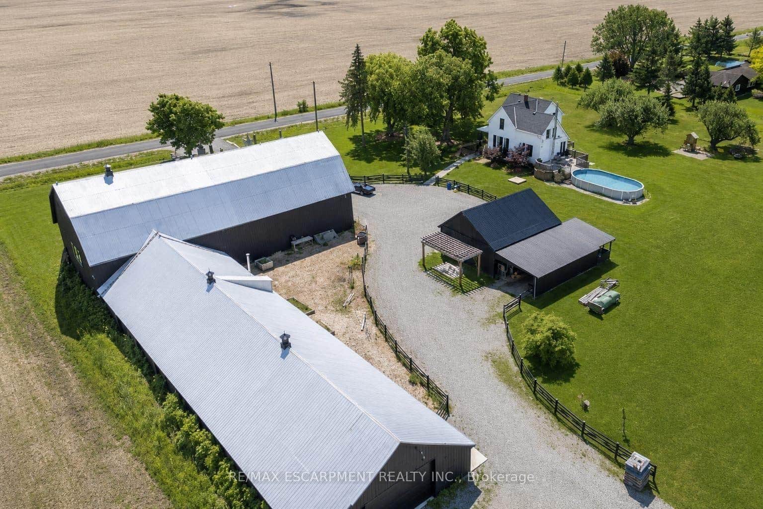 Modern Farmhouse; Workshop; Barn on almost 2 acres