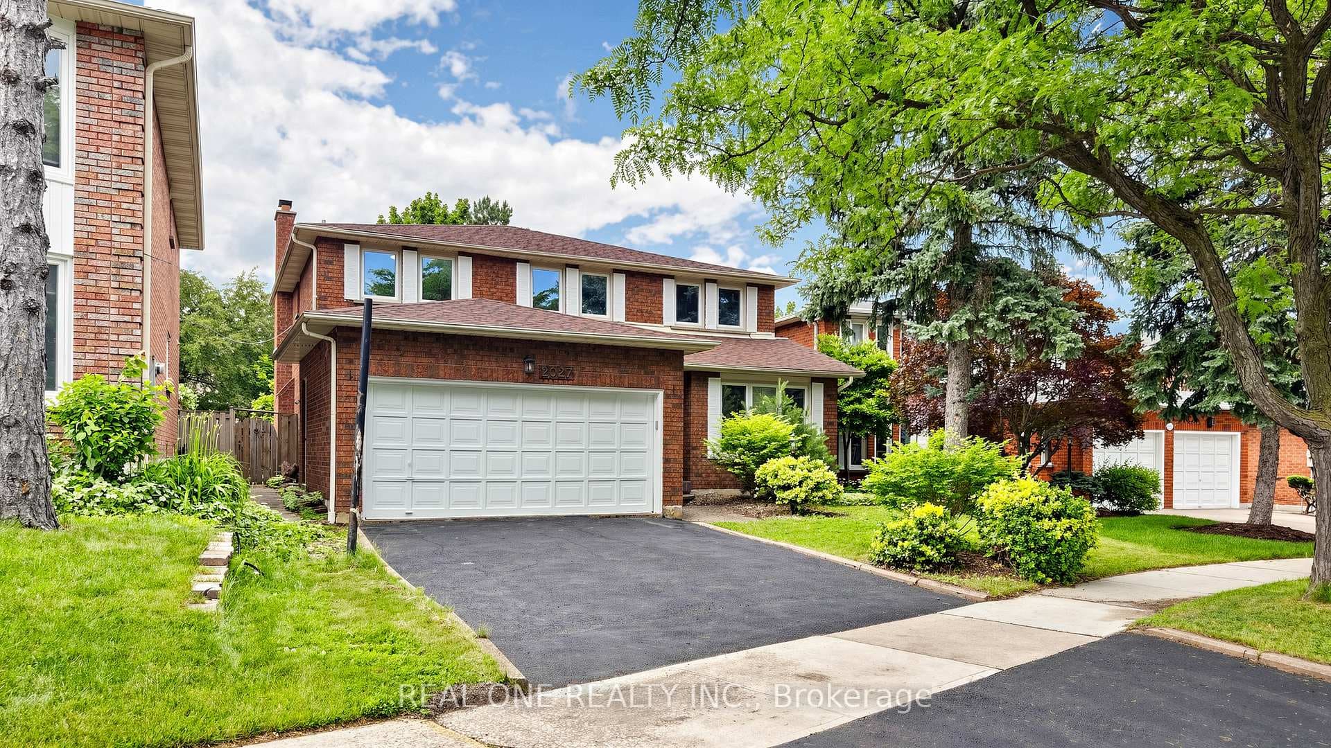 2027 Roy Ivor Crescent