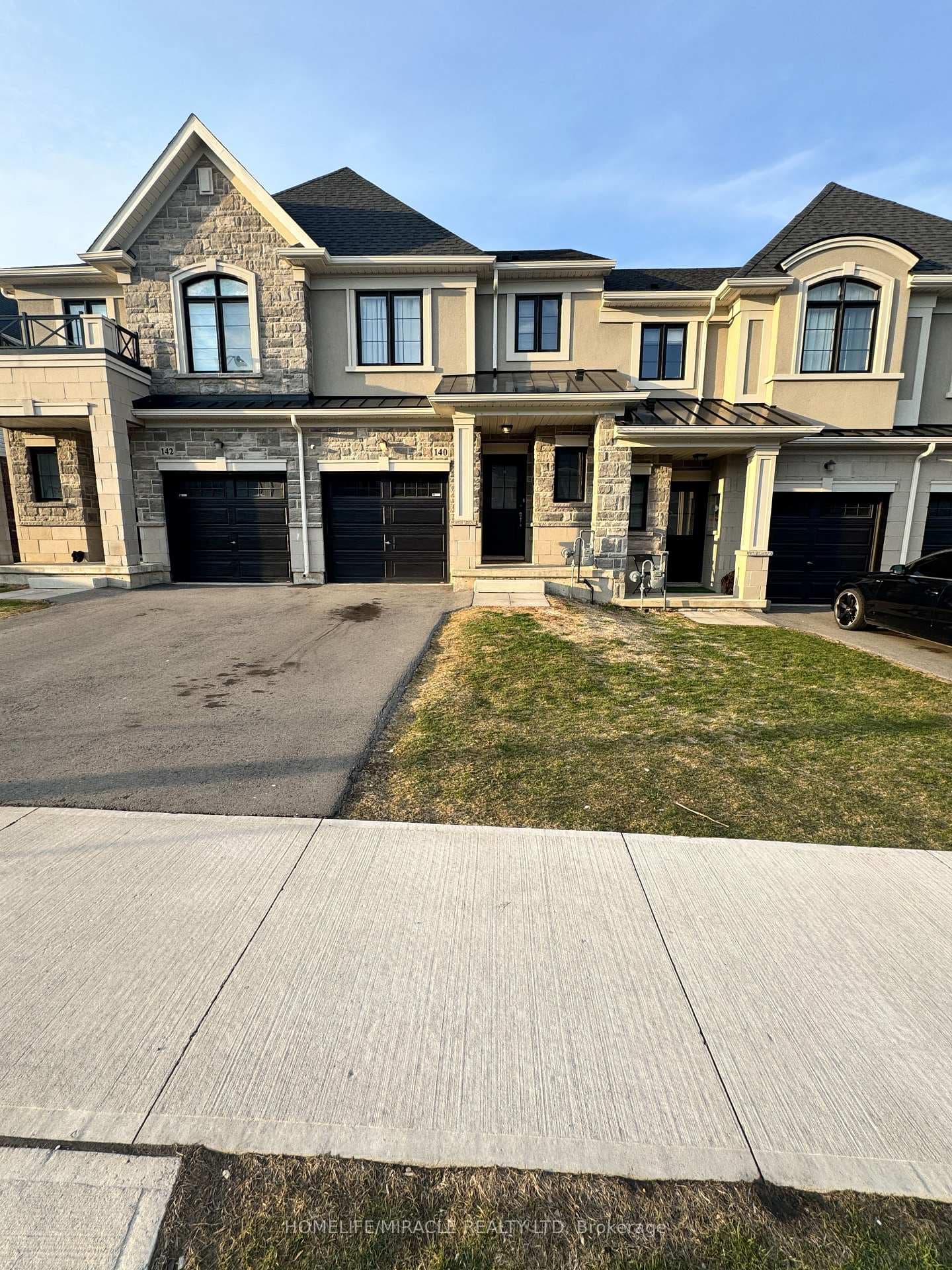 140 Aquasanta Crescent