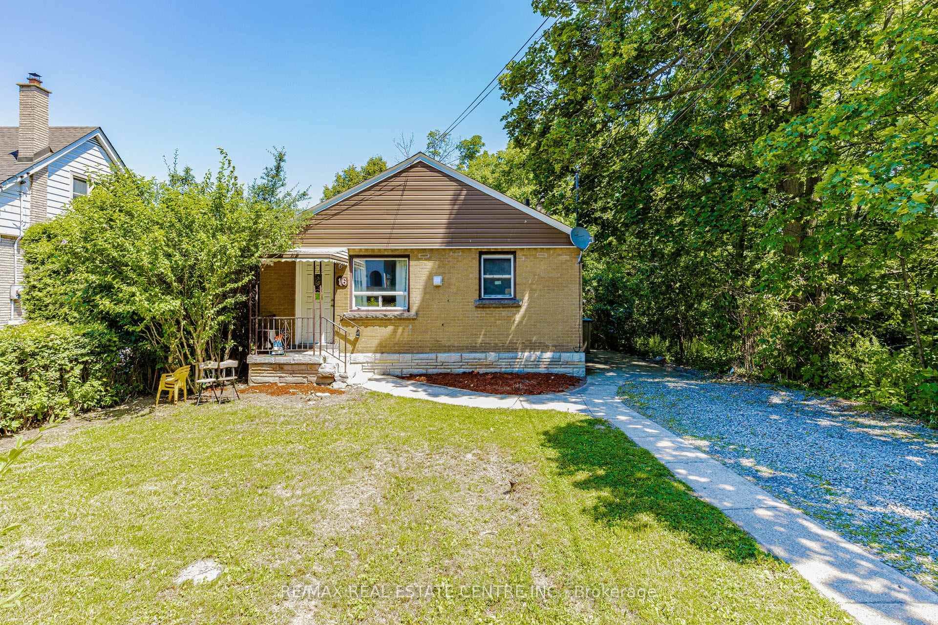 16 Ainslie Avenue