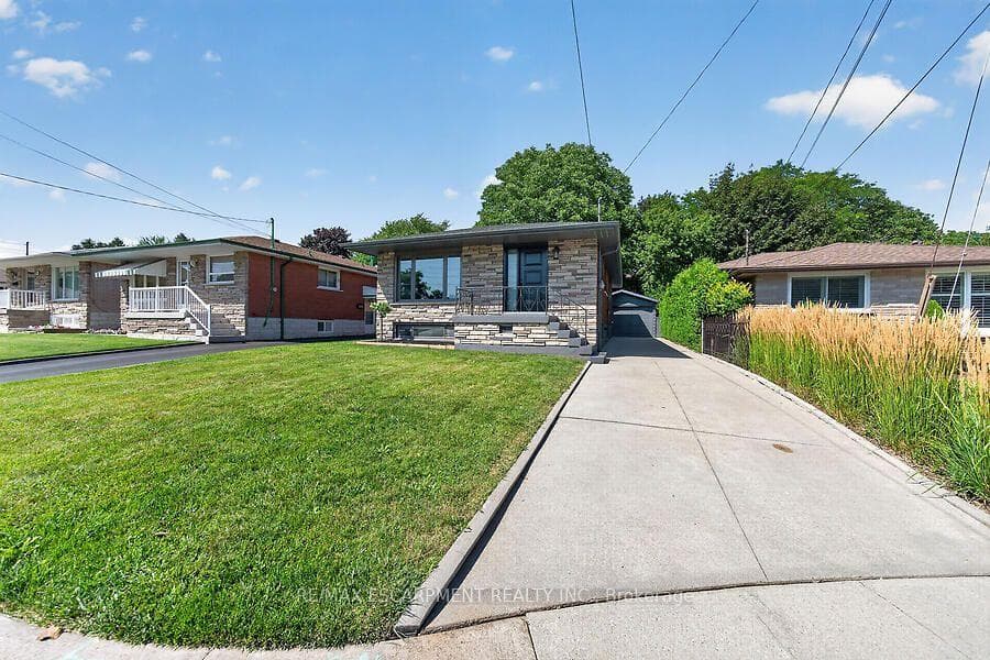 26 PARKLANDS Drive