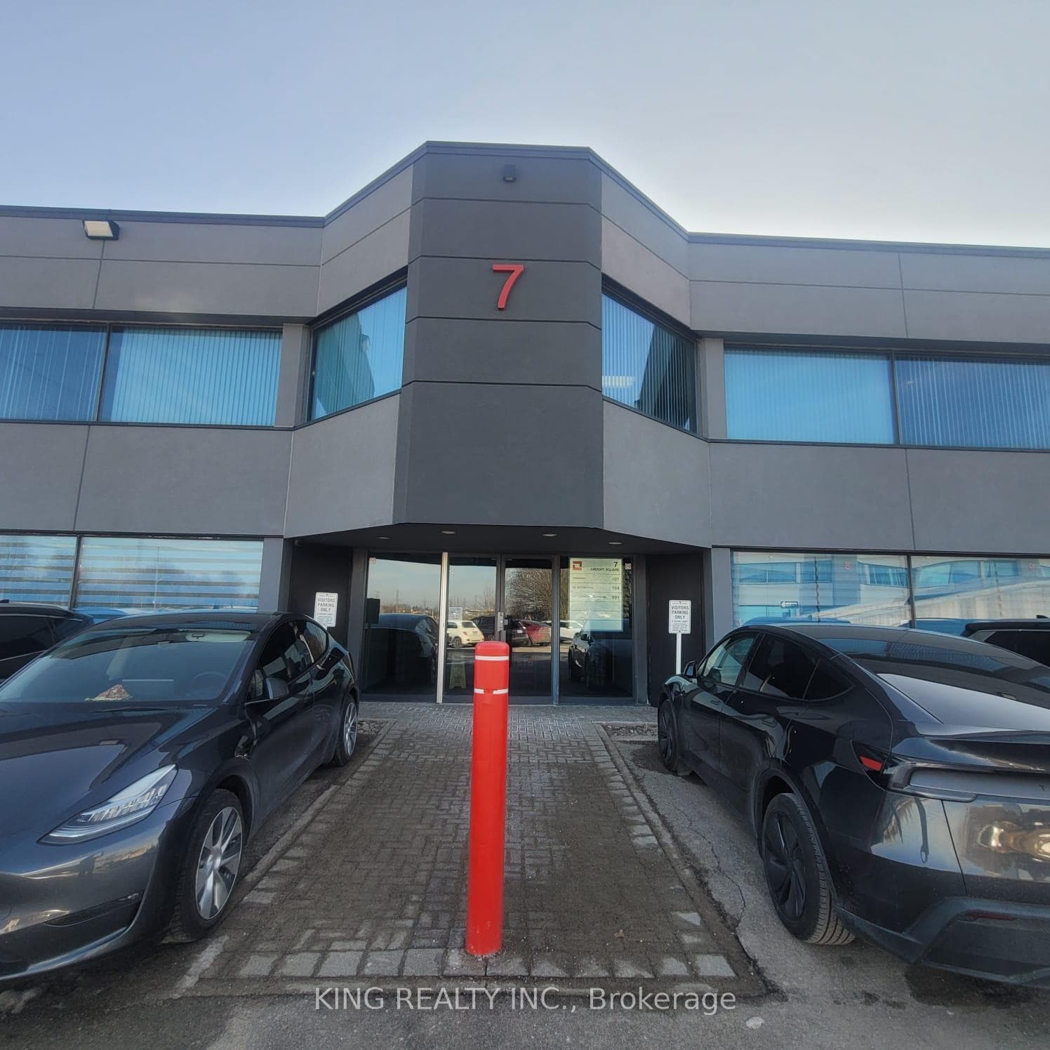 2600 Skymark Avenue Unit 7-104