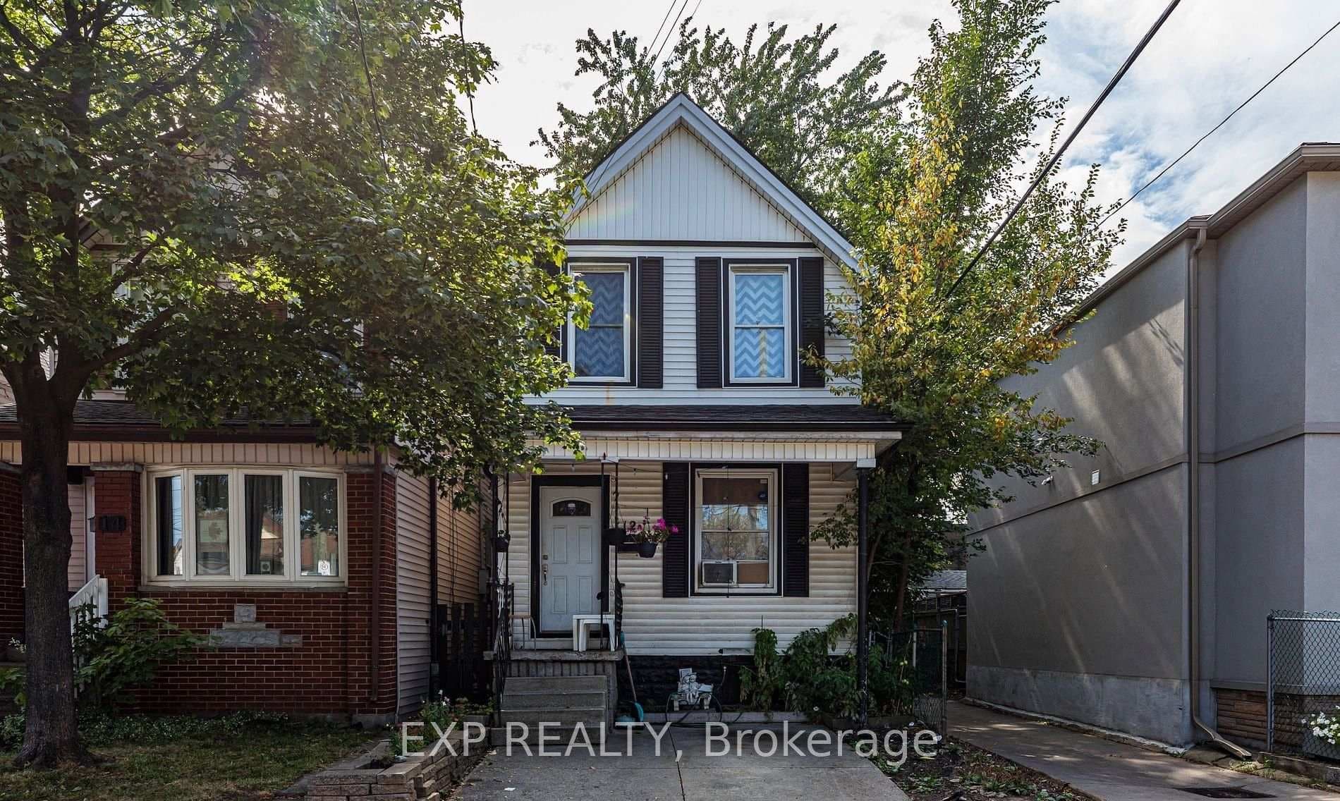 12 Mayflower Avenue