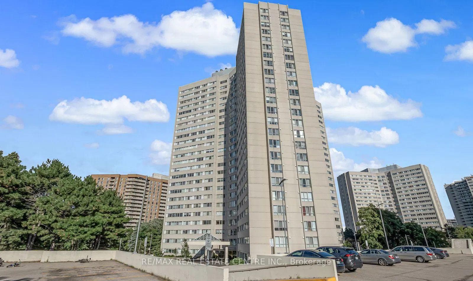 3700 Kaneff Crescent Unit 501