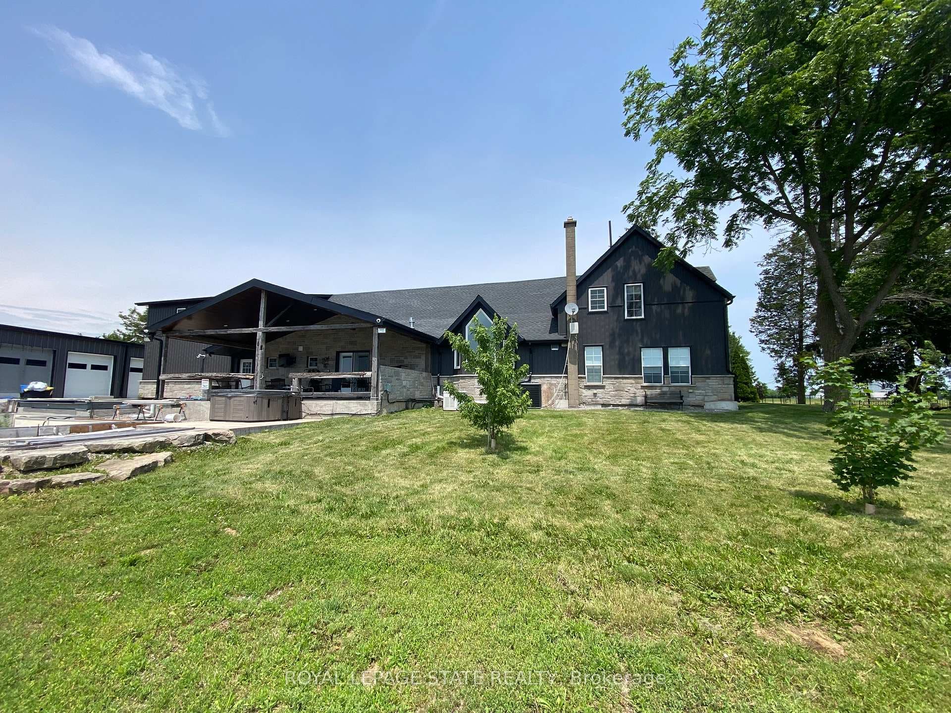 2784 South Grimsby Rd 20 N/A Unit Upper