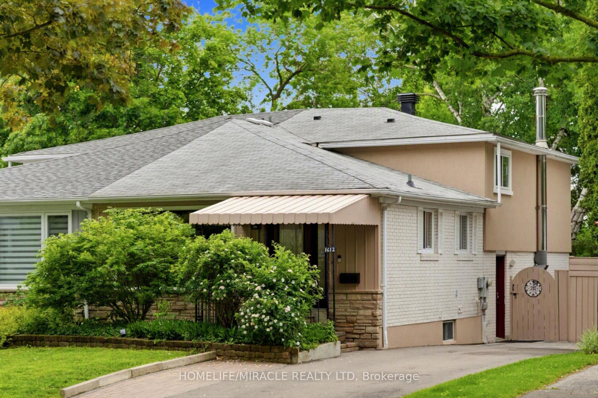 1612 Wavell Crescent