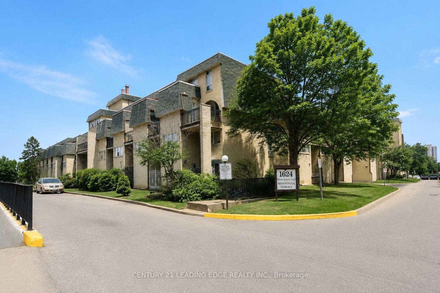 1624 Bloor Street Unit 82