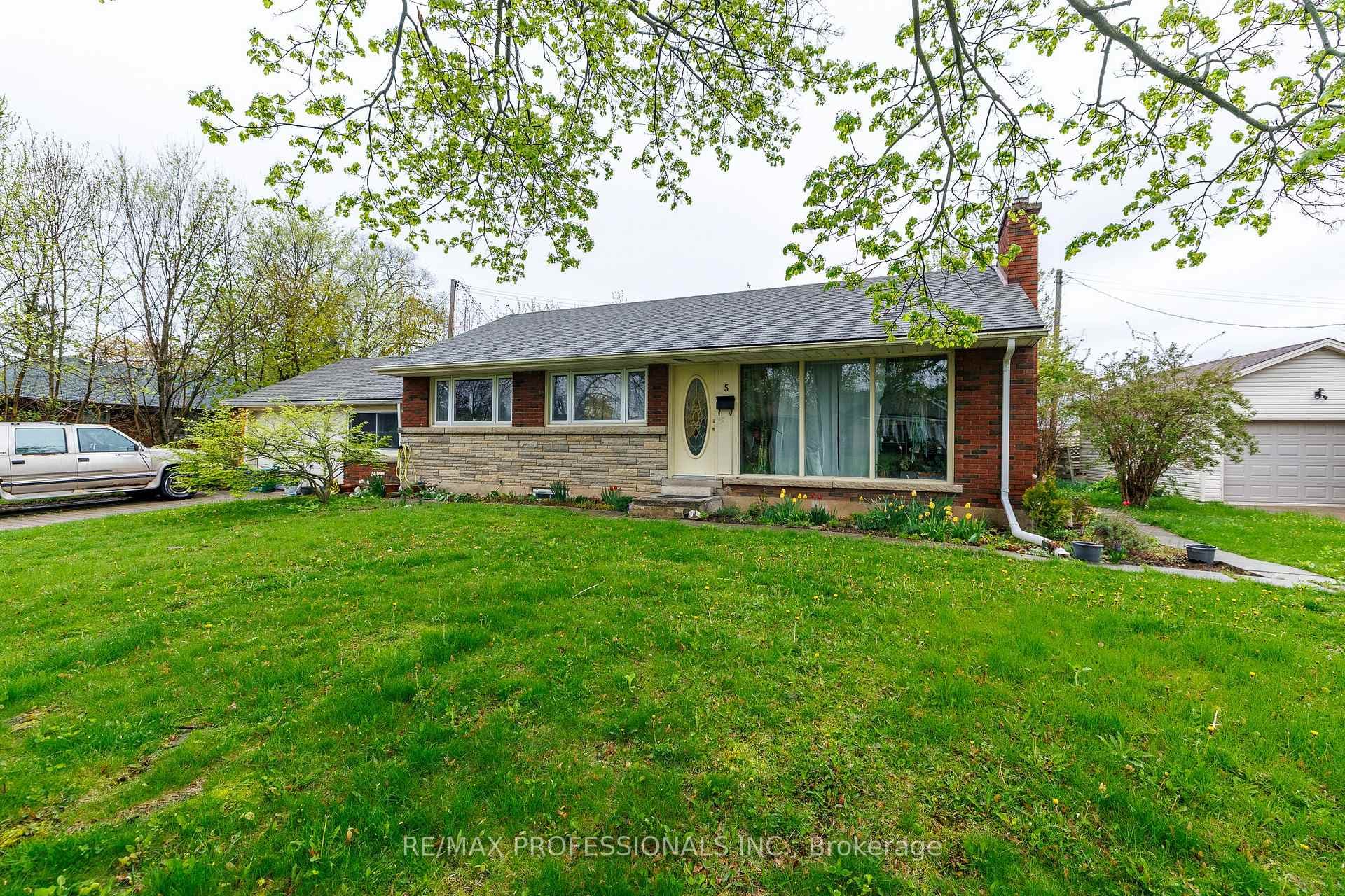 5 Bryne Boulevard Unit BSMT