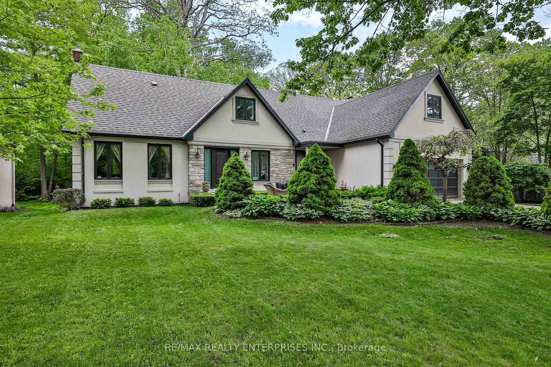 208 Mineola Road