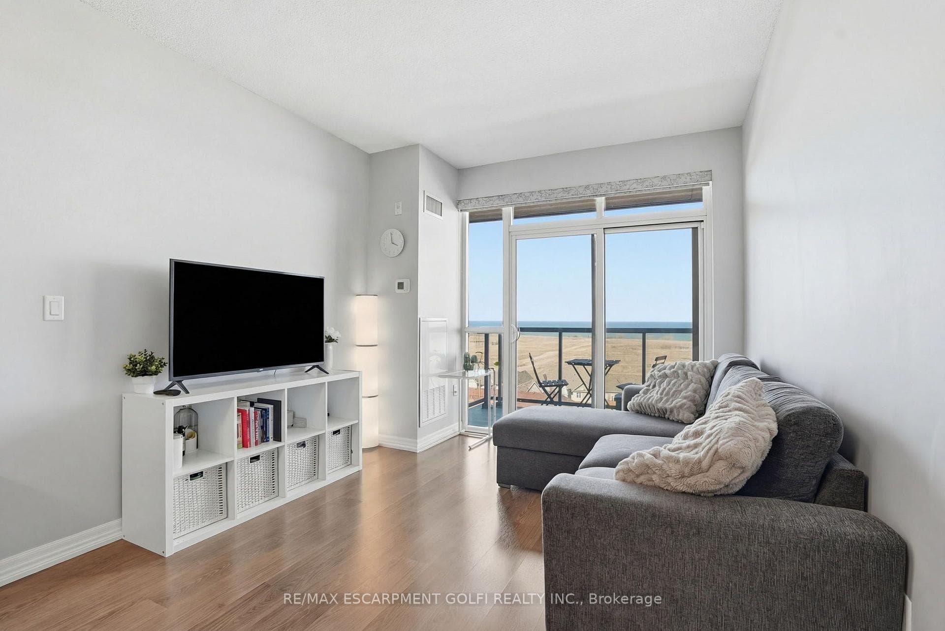 560 North Service Road Unit 708