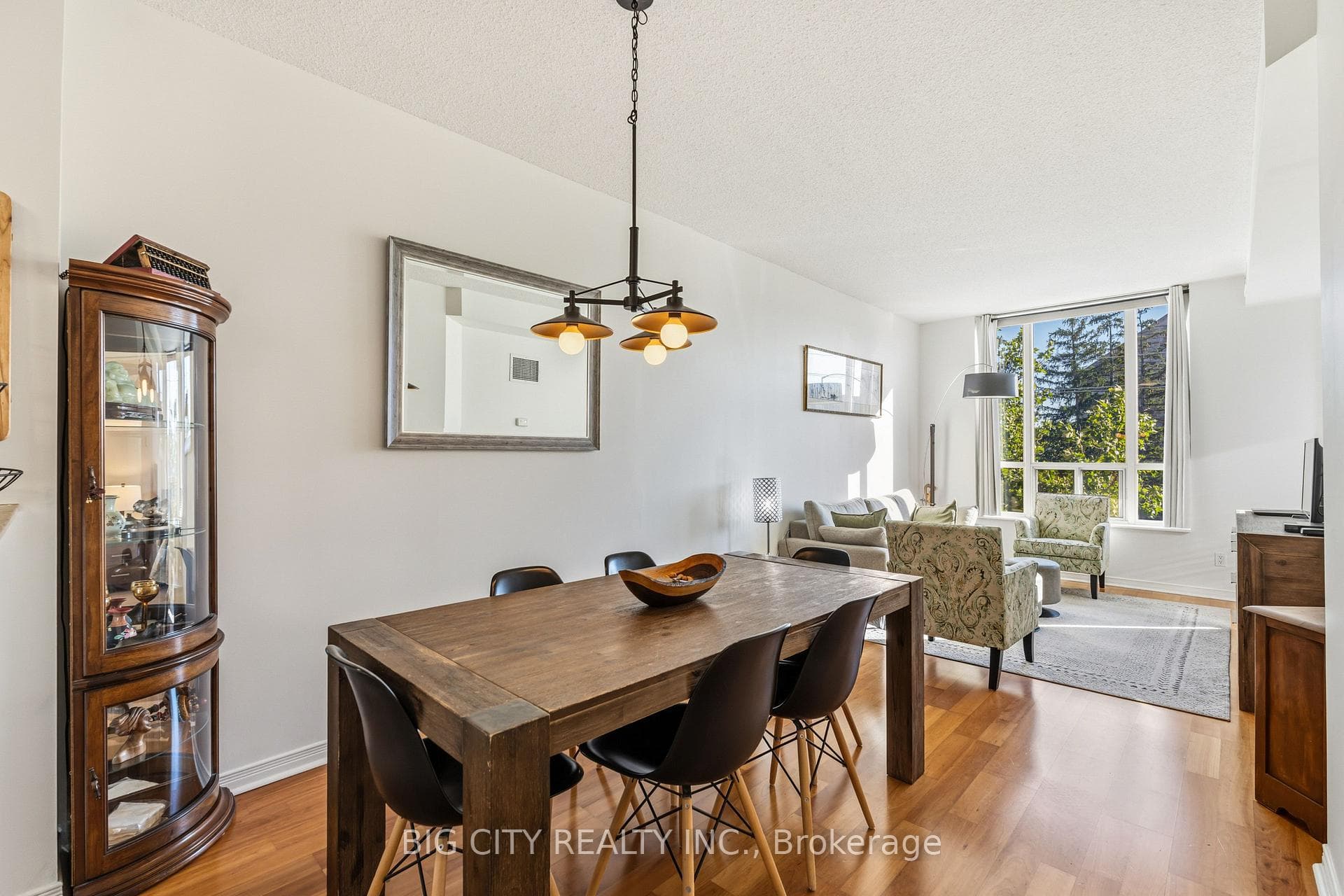455 Rosewell Avenue Unit 412