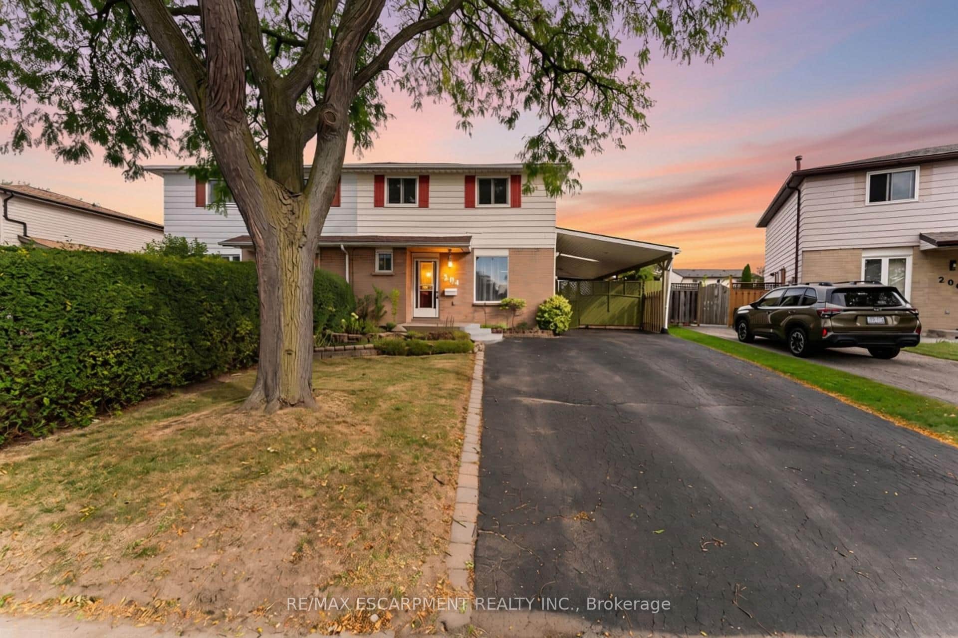 204 Birchcliffe Crescent
