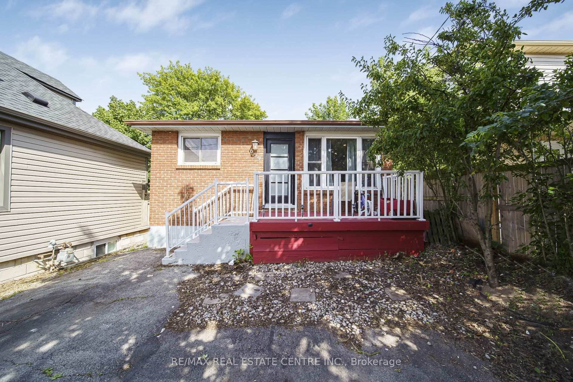 659 Upper Wellington Street
