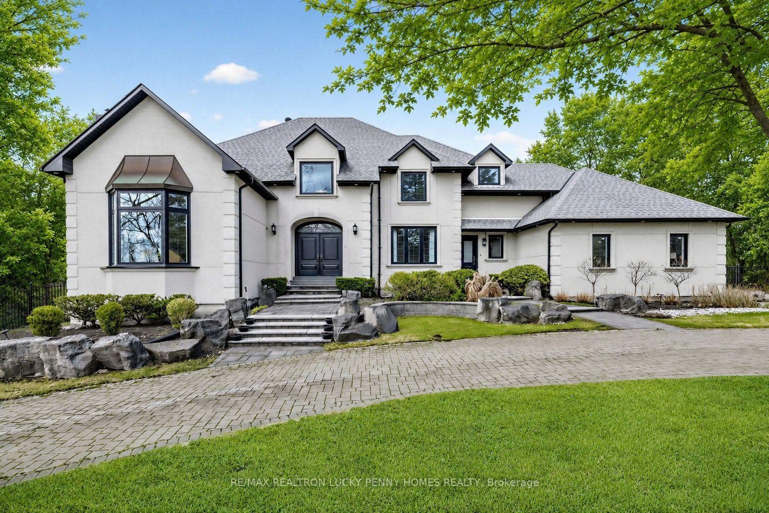 18 Walnut Glen Place