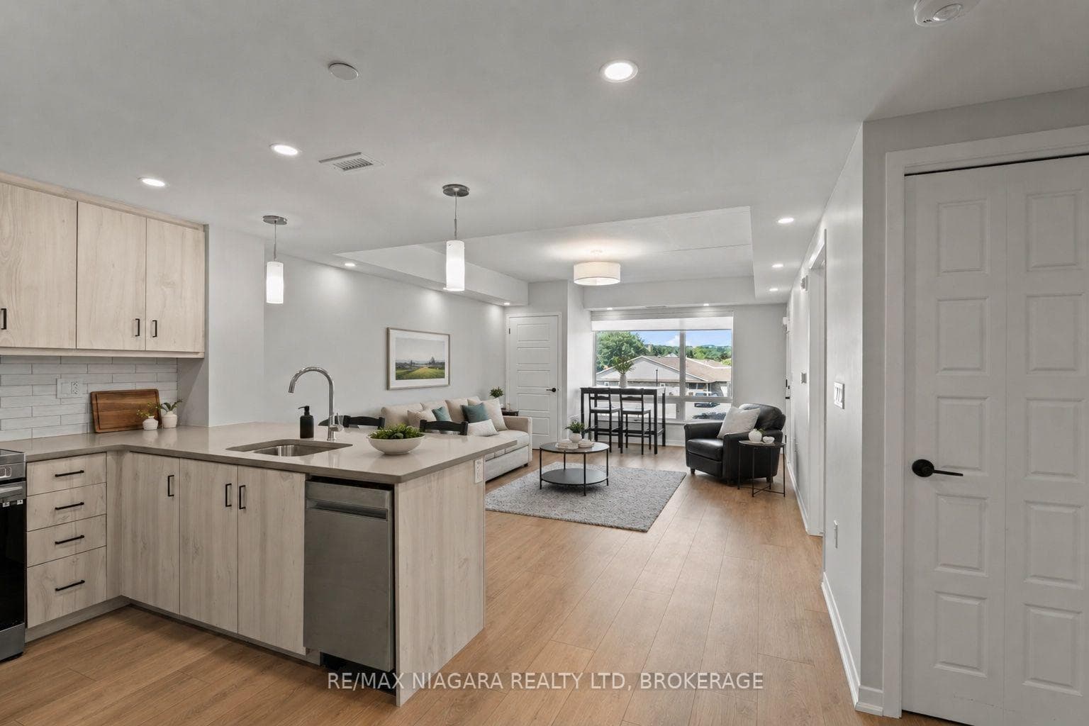3998 Victoria Avenue Unit 206