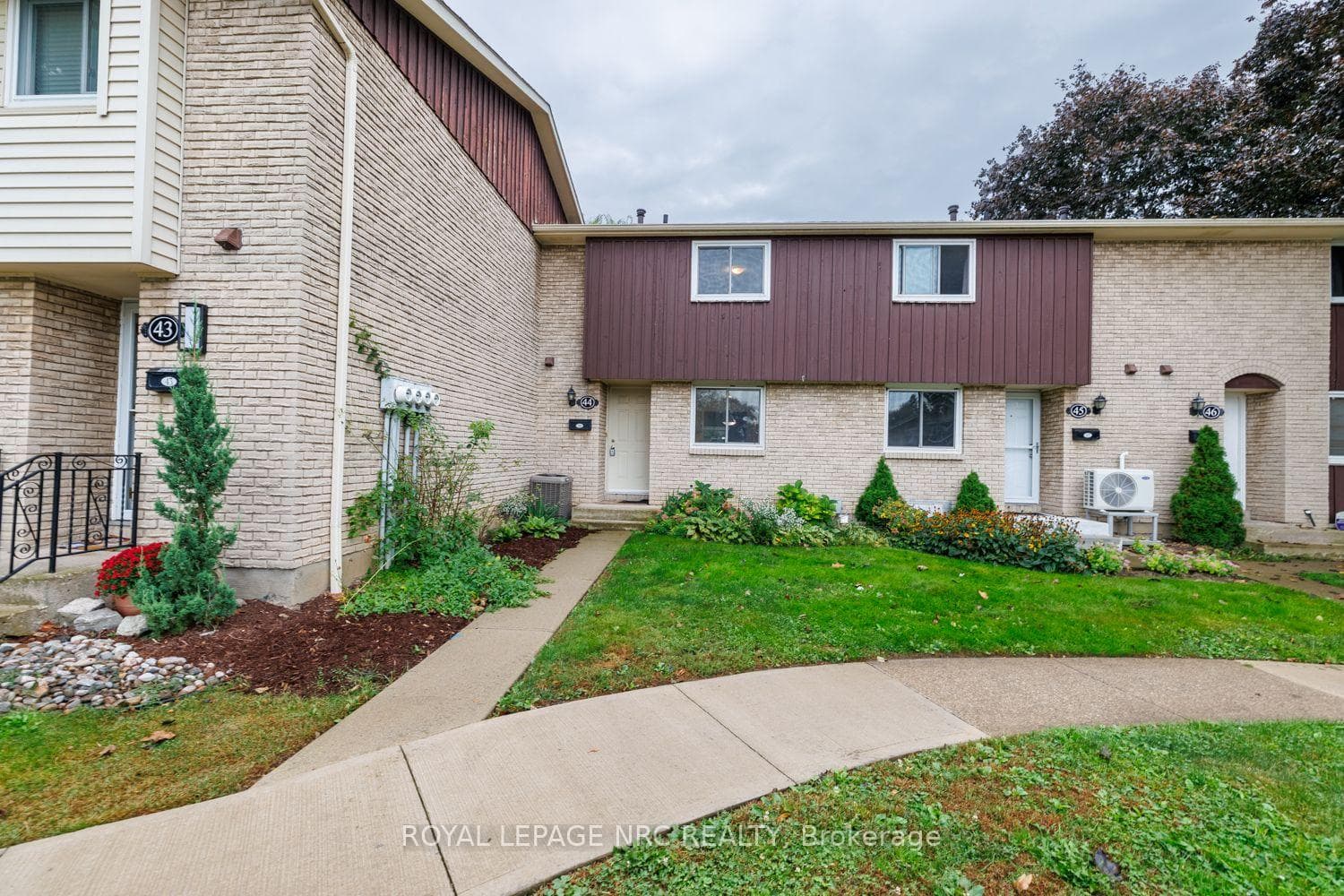 50 Lakeshore Road Unit 44
