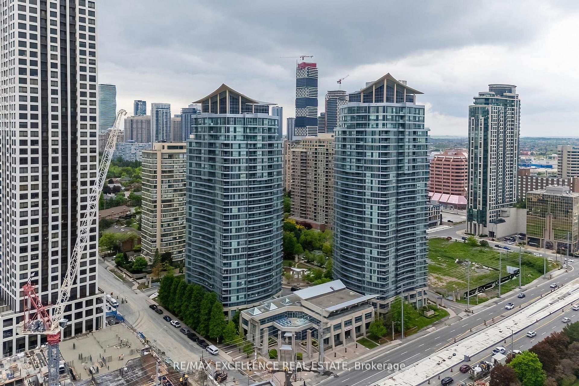 33 Elm Drive Unit 2102