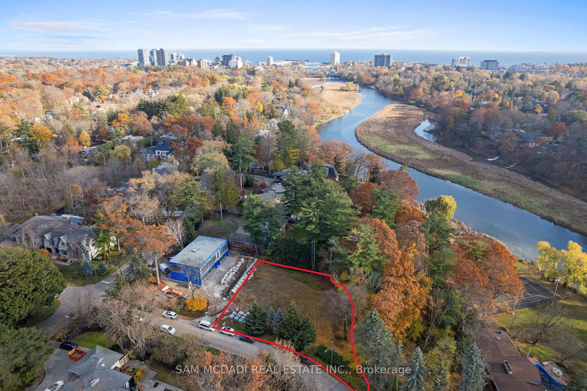 1470 Pinetree Crescent