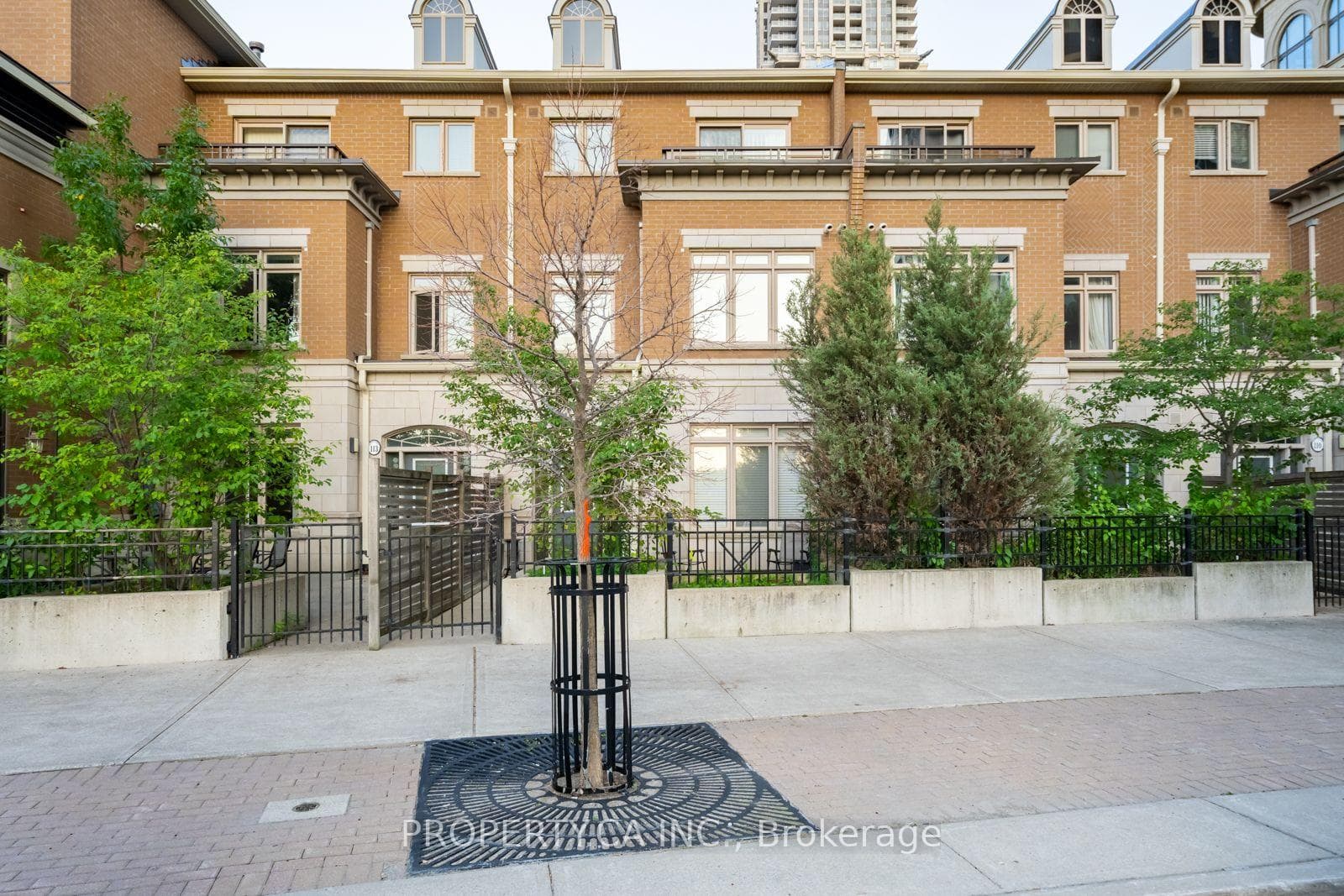 383 Prince Of Wales Drive Unit 112