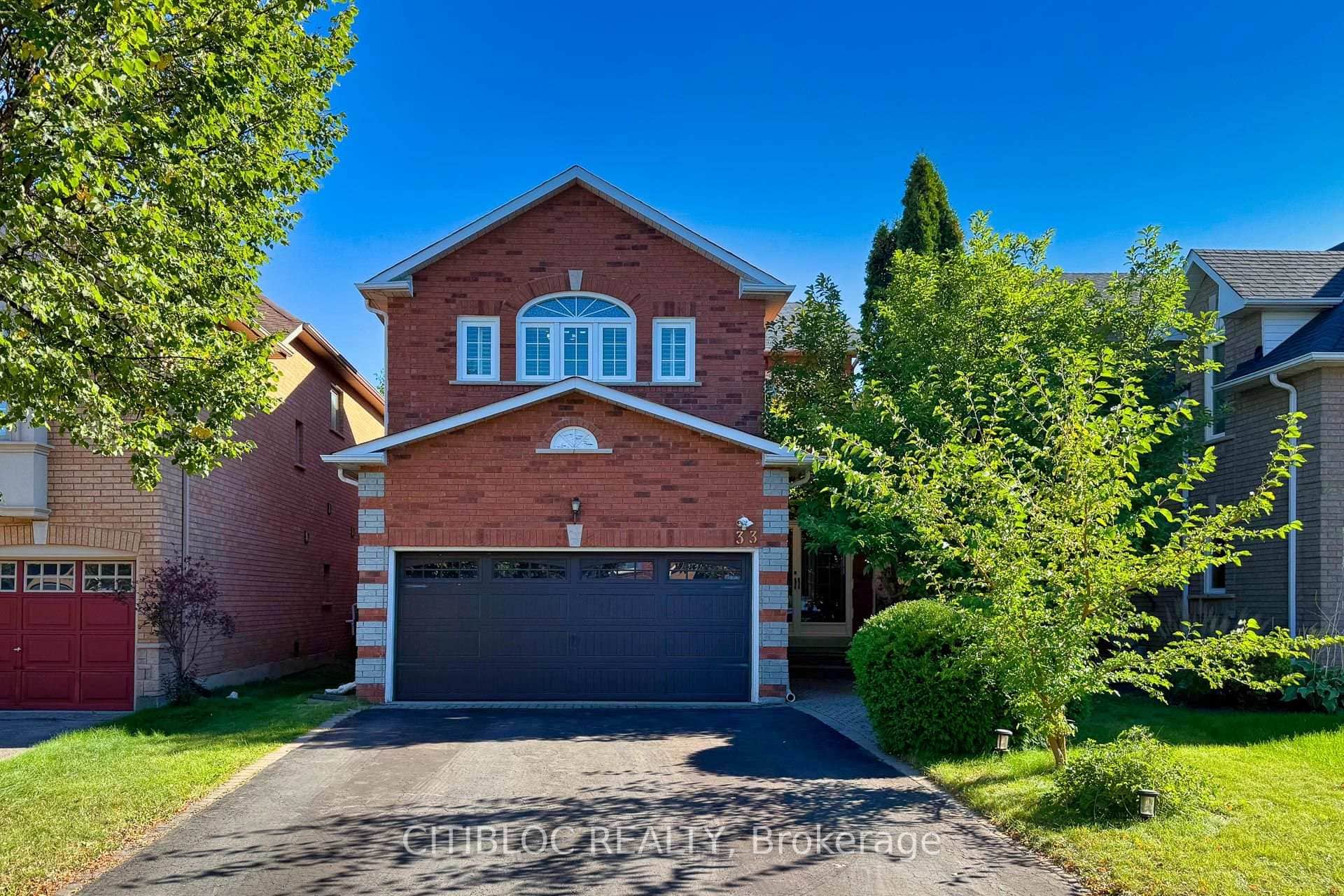 33 Desert View Crescent