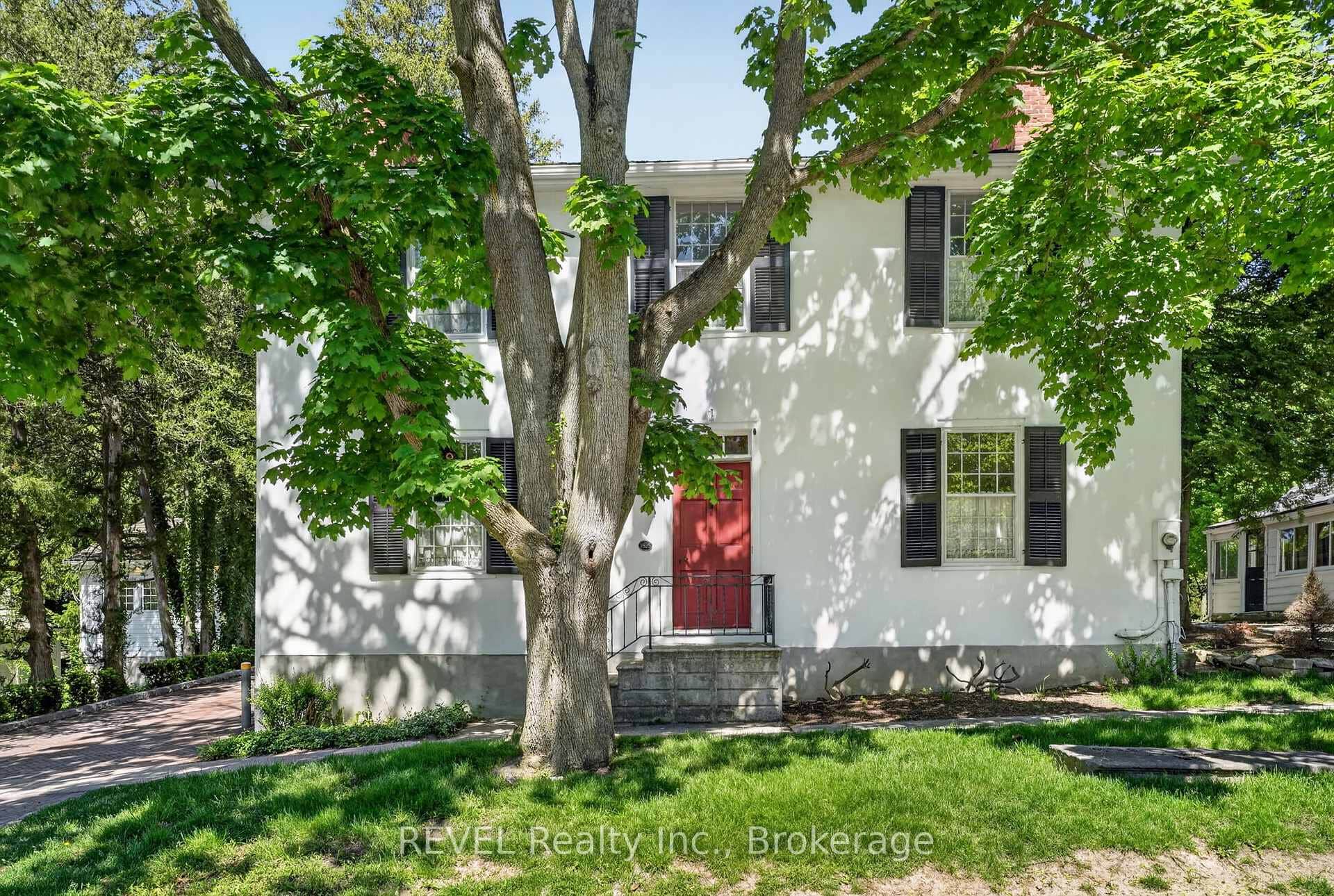 235 Simcoe Street