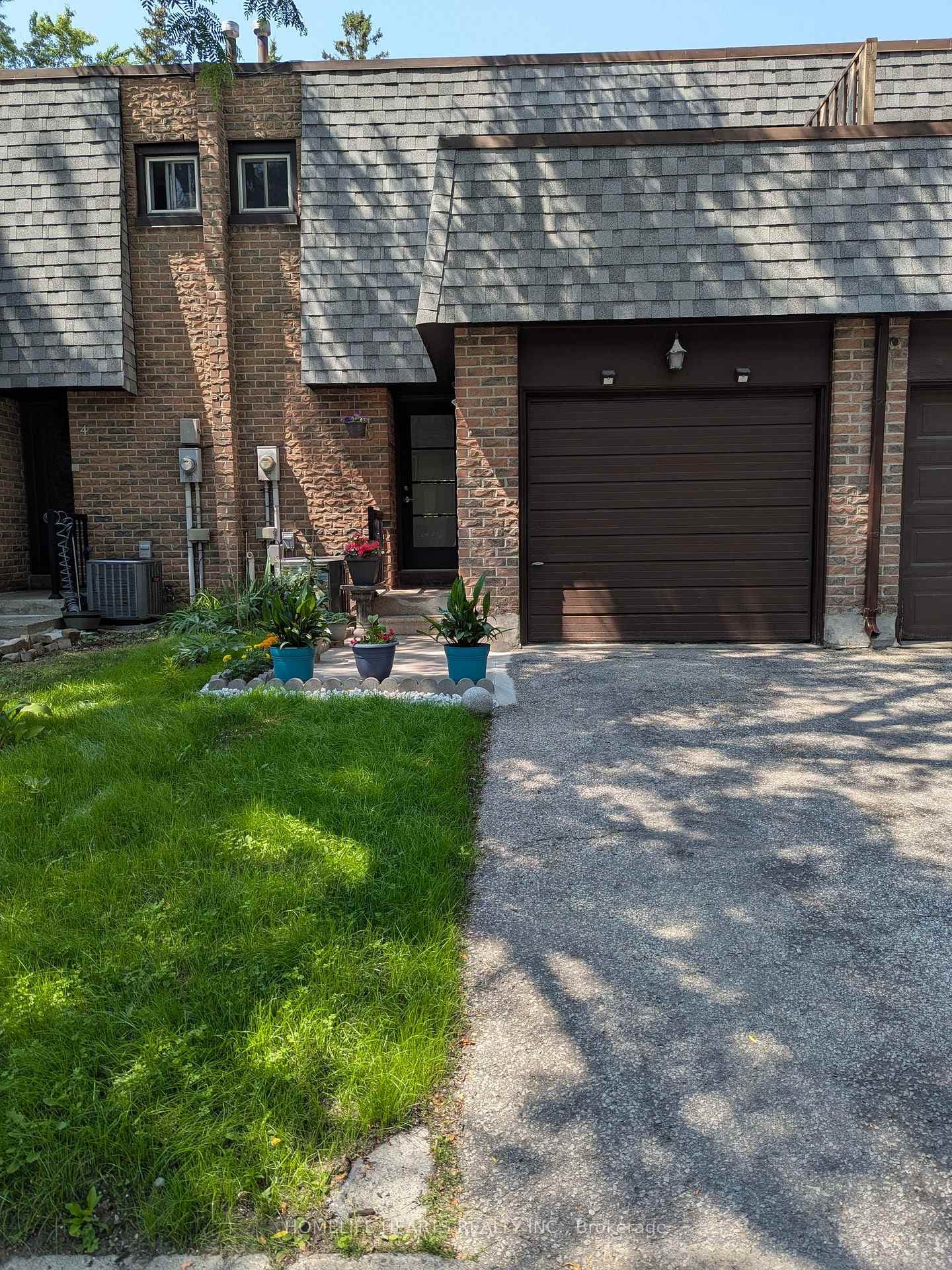 6 Woodglen Way