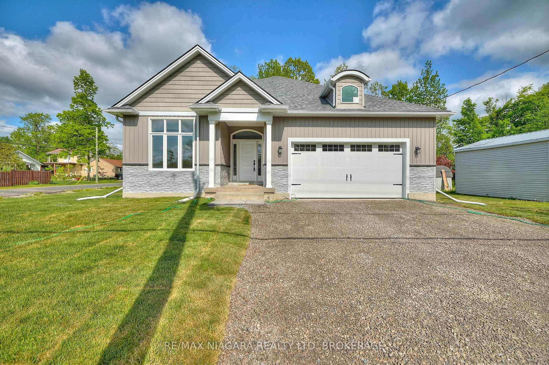 196 Bernard Ave - Corner Lot