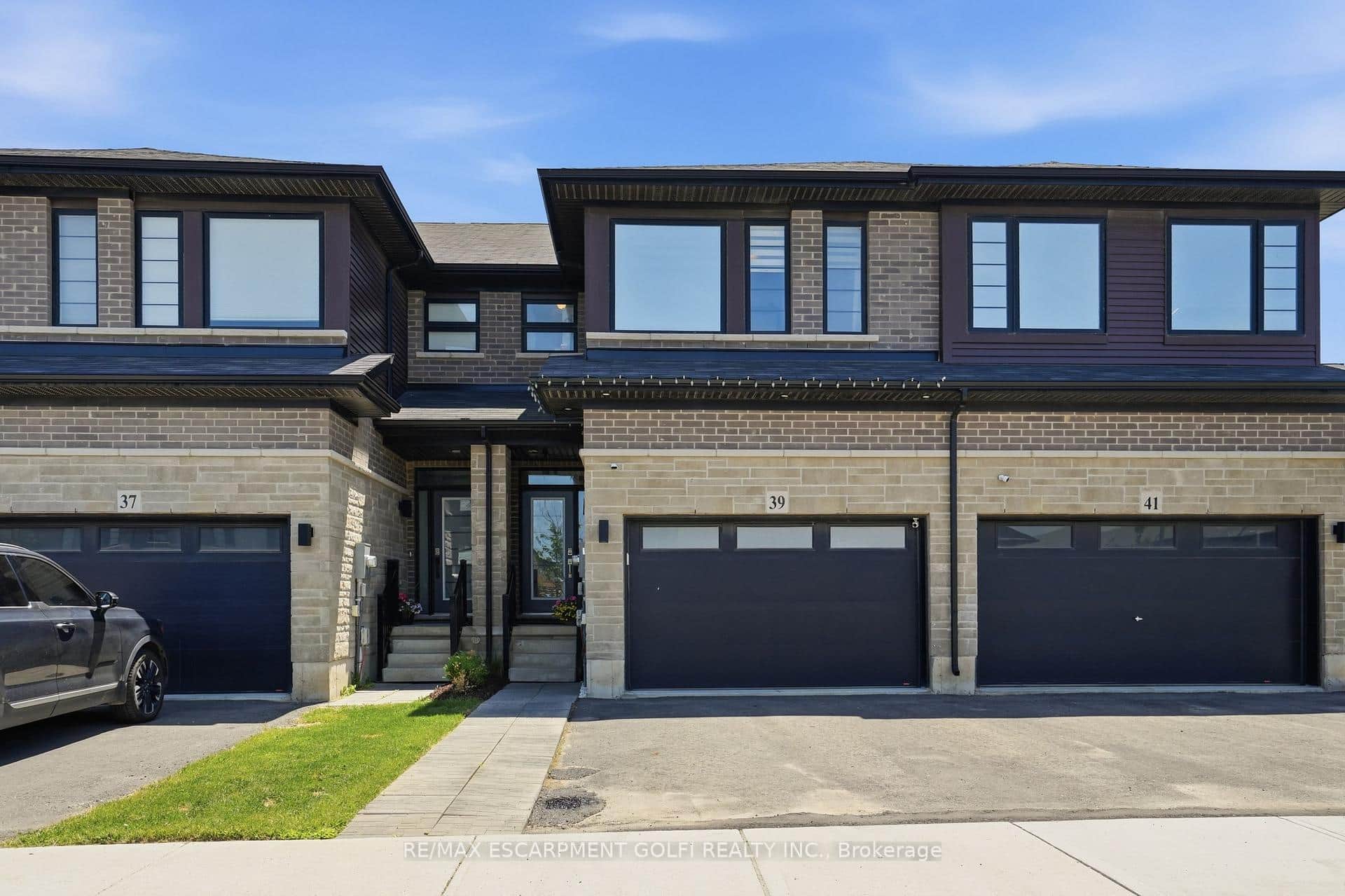 39 BELLHOUSE Avenue