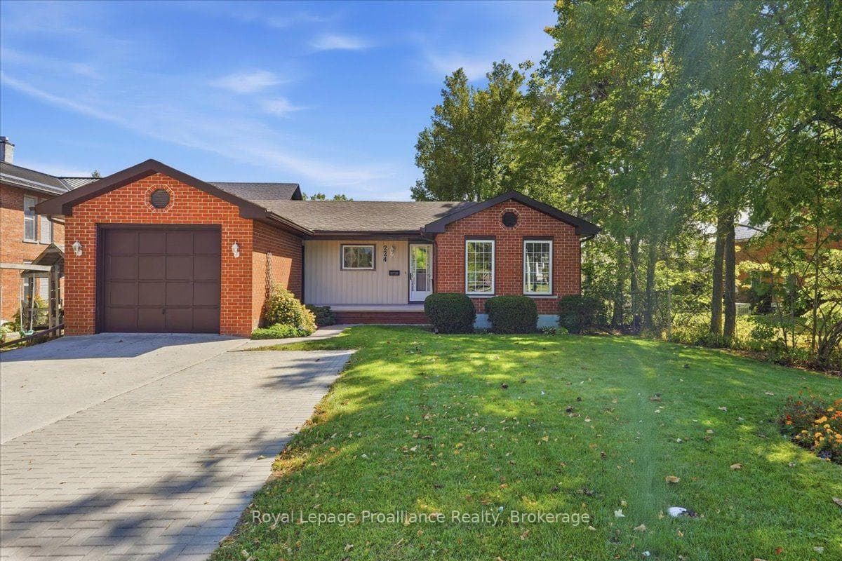 224 Dundas Street