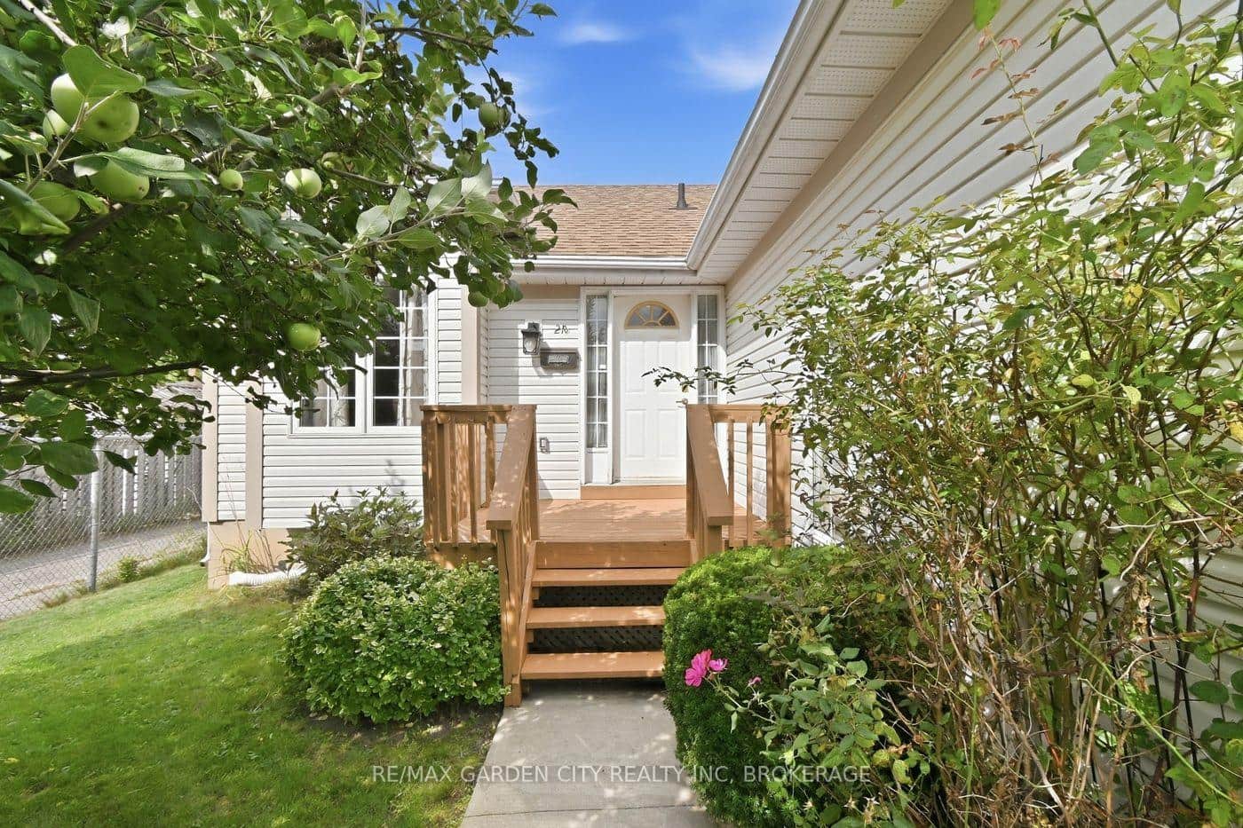 21 A Kelson Ave North