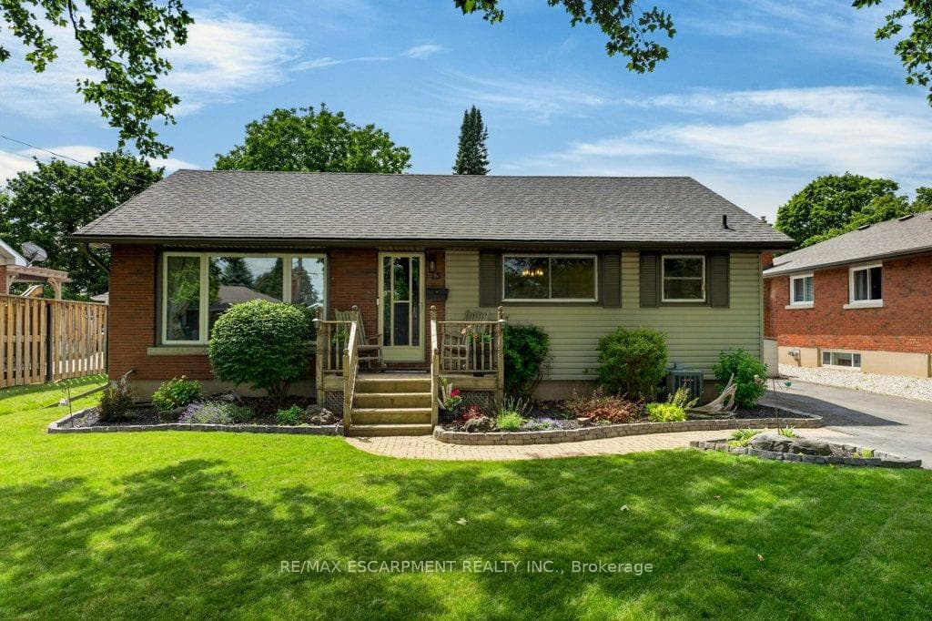 15 Roxanne Drive