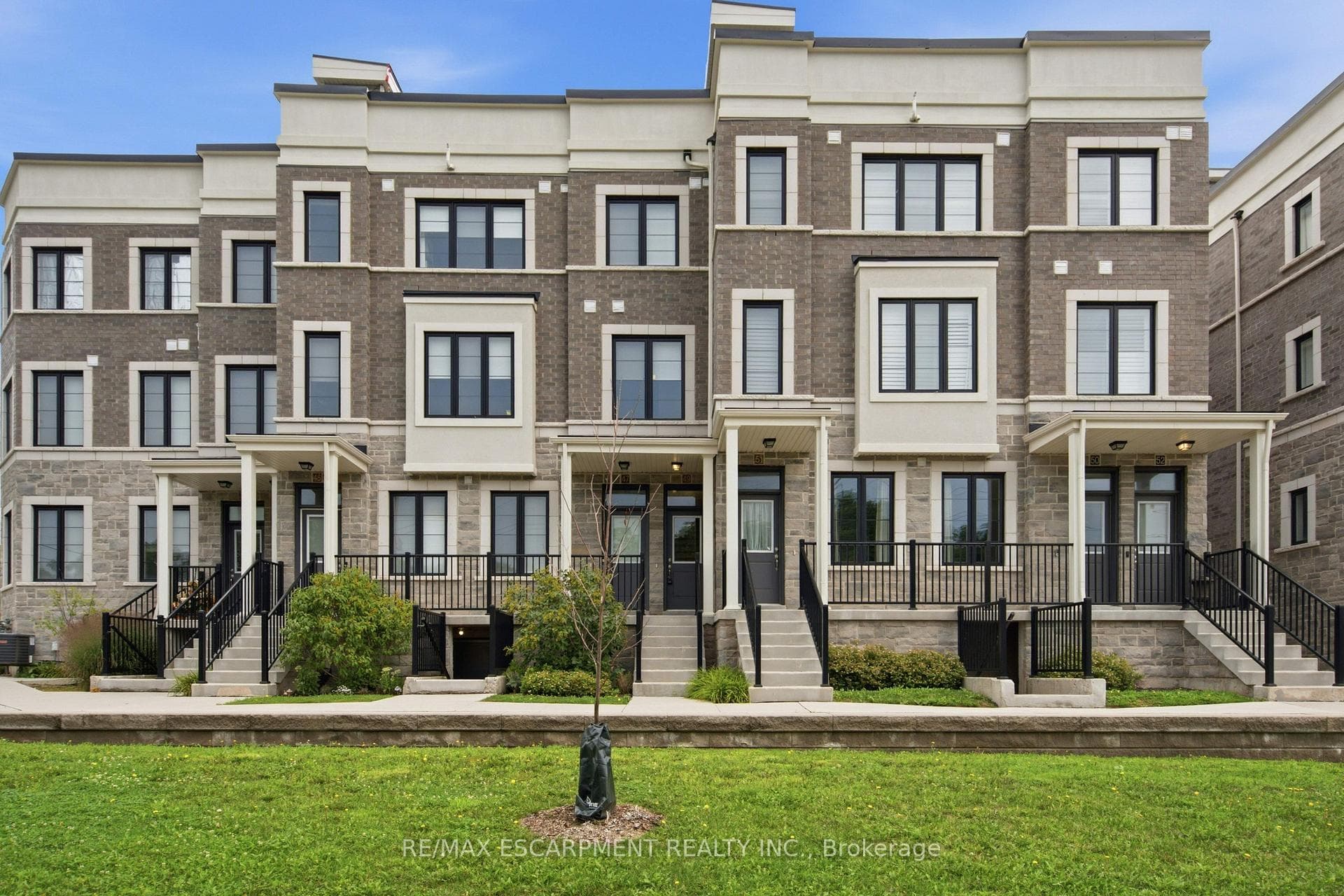 383 Dundas Street Unit 49