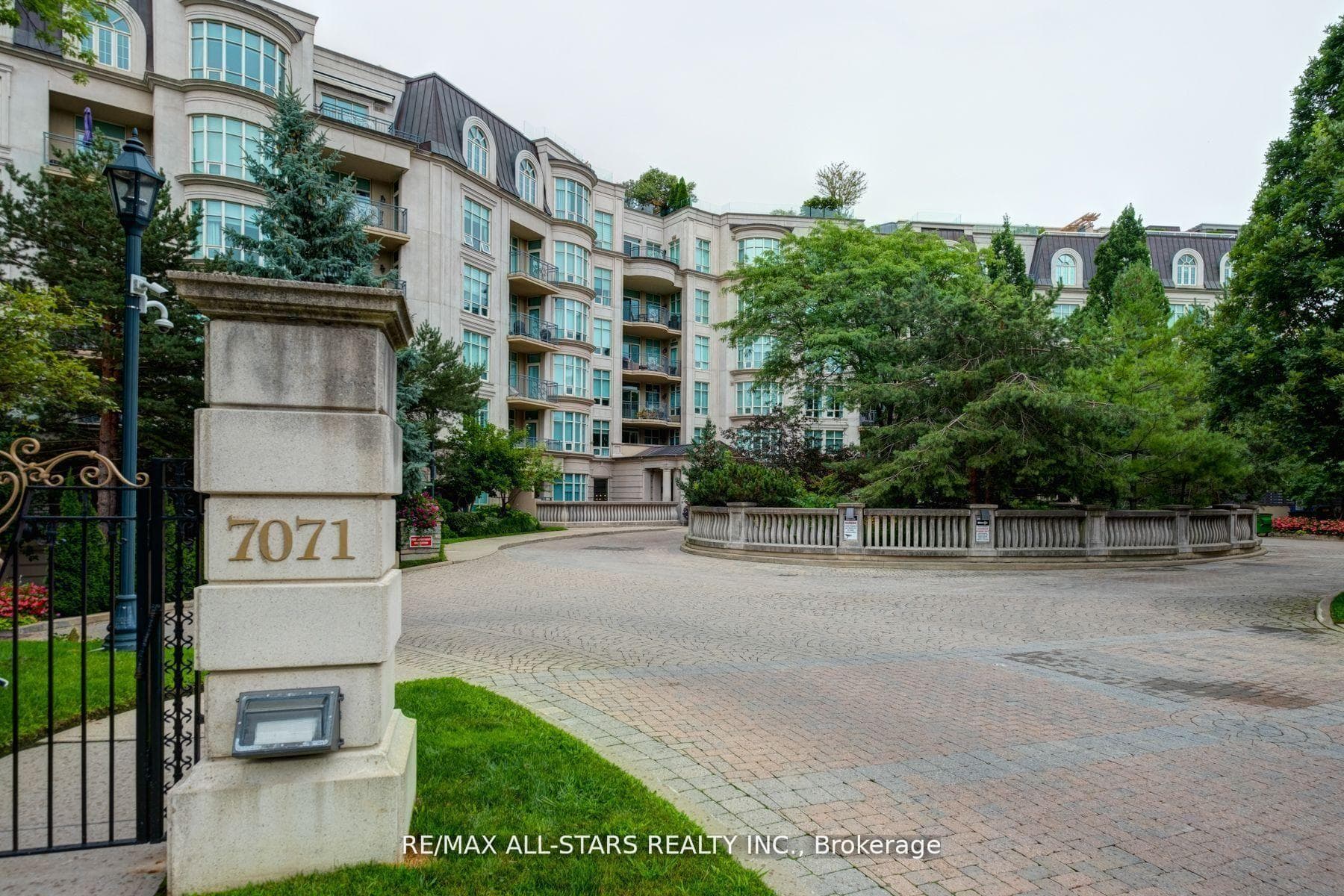 7071 Bayview Avenue Unit 211