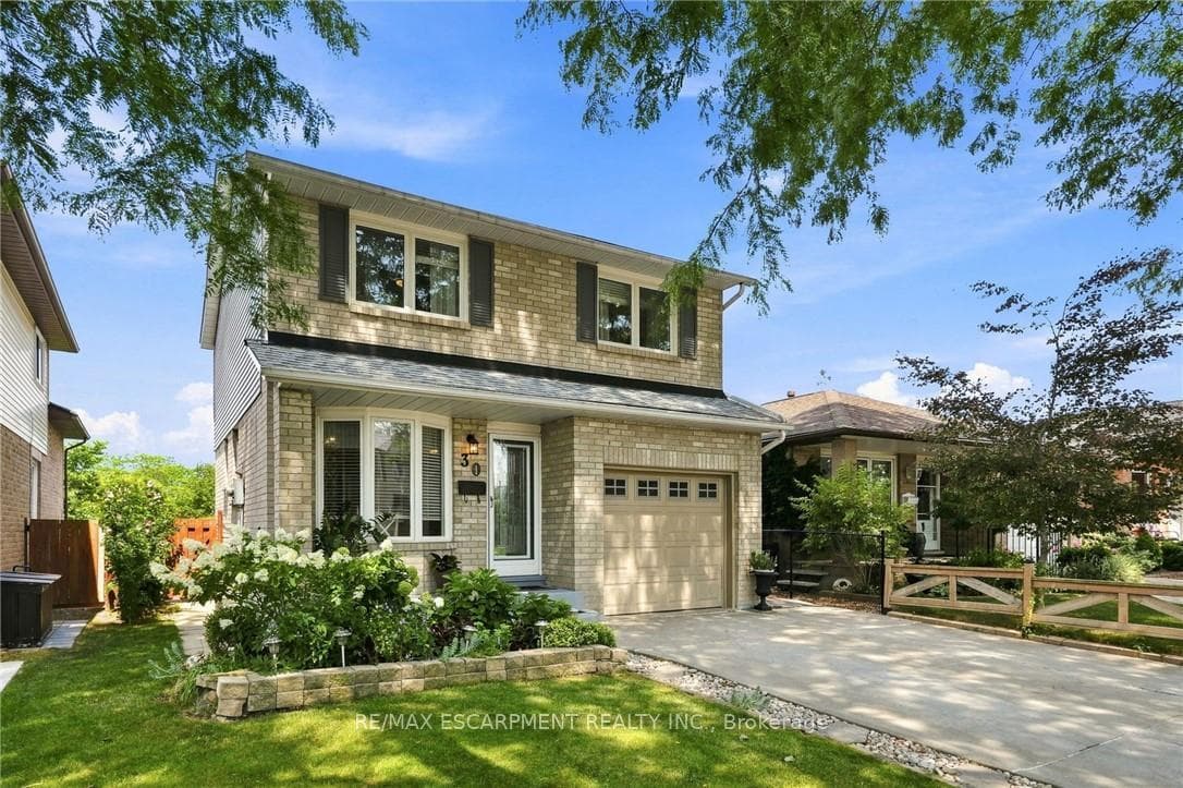 30 Twinoaks Crescent