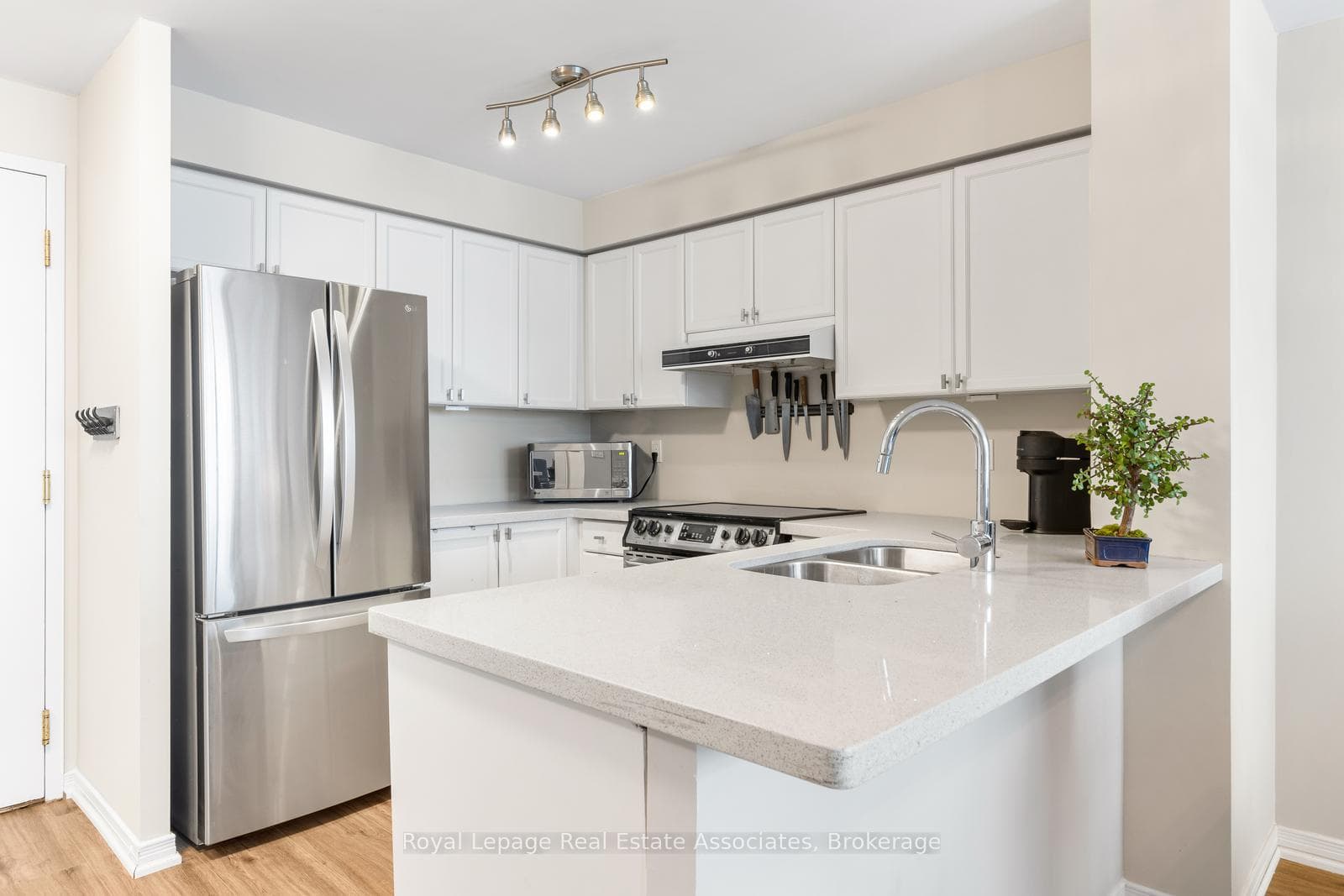 2565 Erin Centre Boulevard Unit PH7