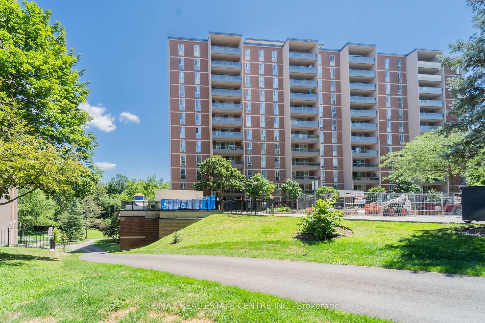 1964 Main Street Unit 806