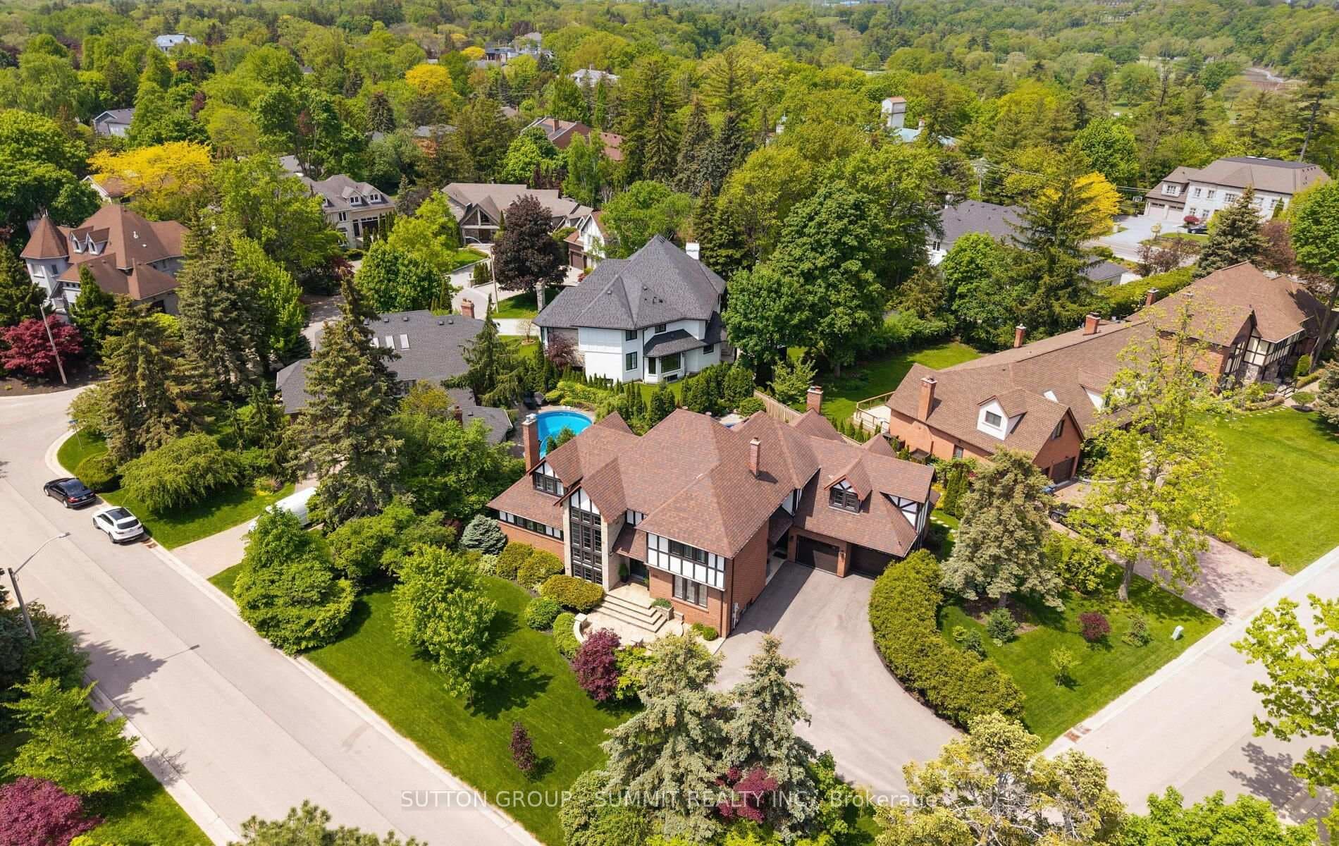 1095 Geran Crescent