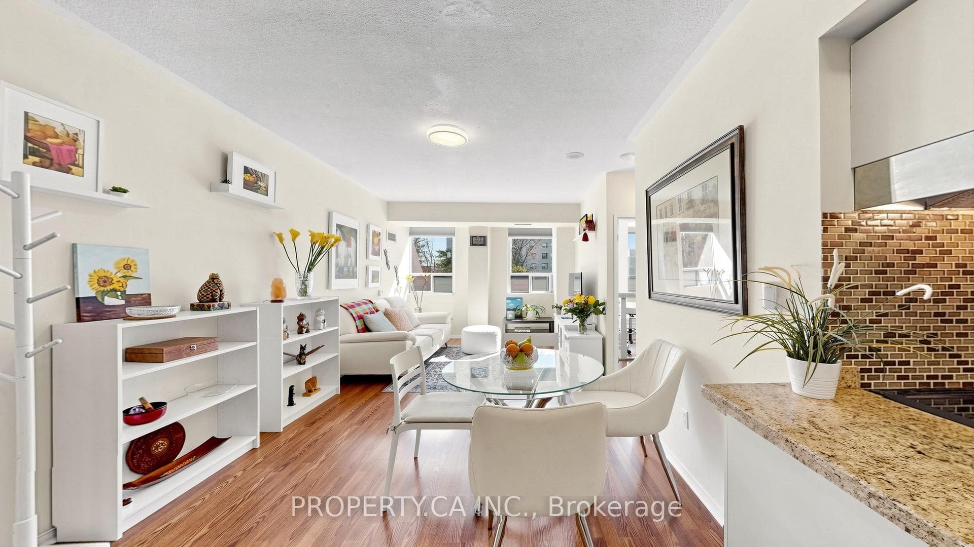 7398 Yonge Street Unit 107