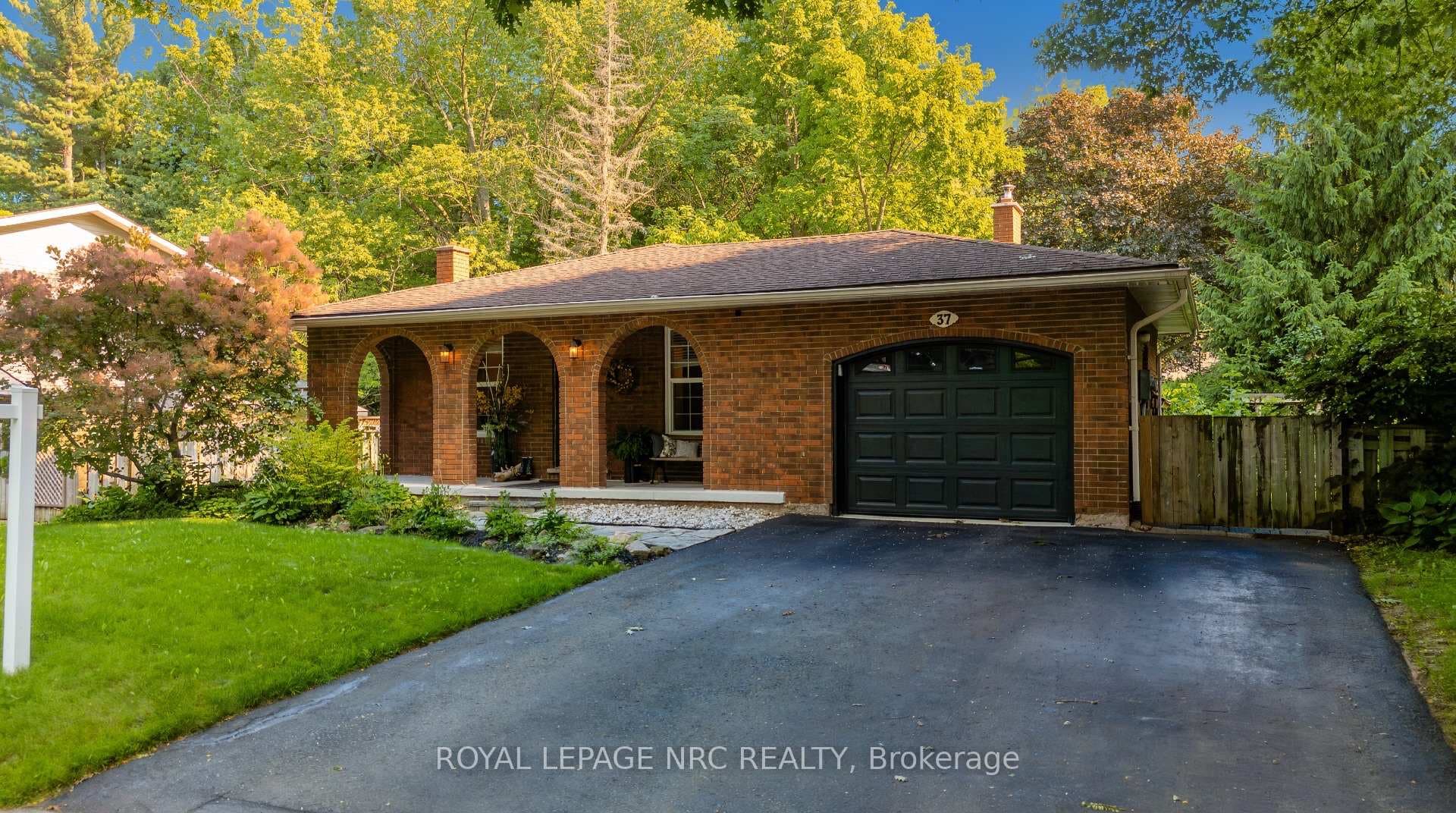37 Spruceside Crescent