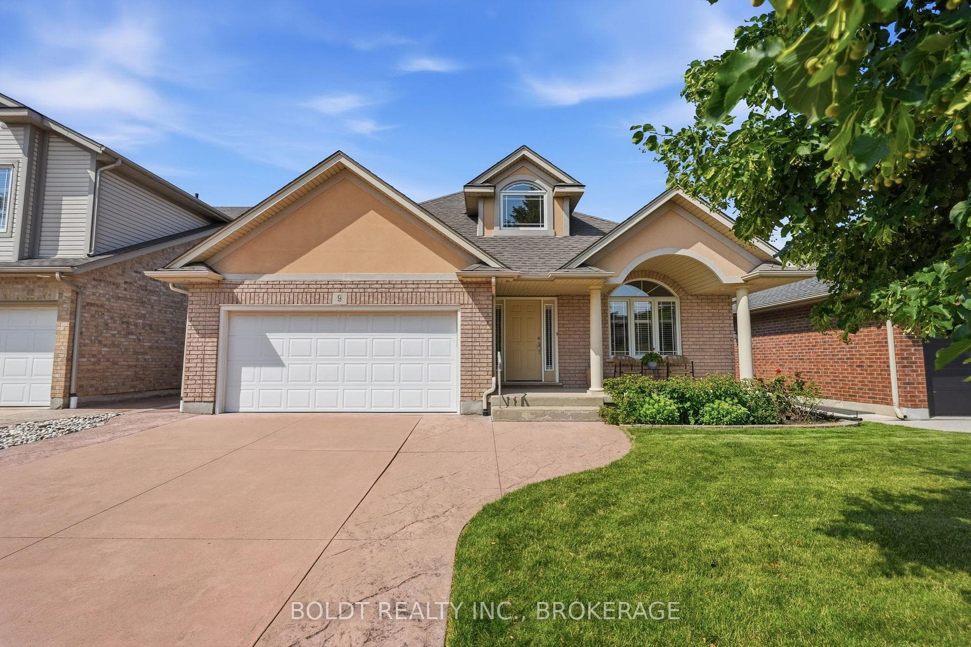 9 Nicholas Drive